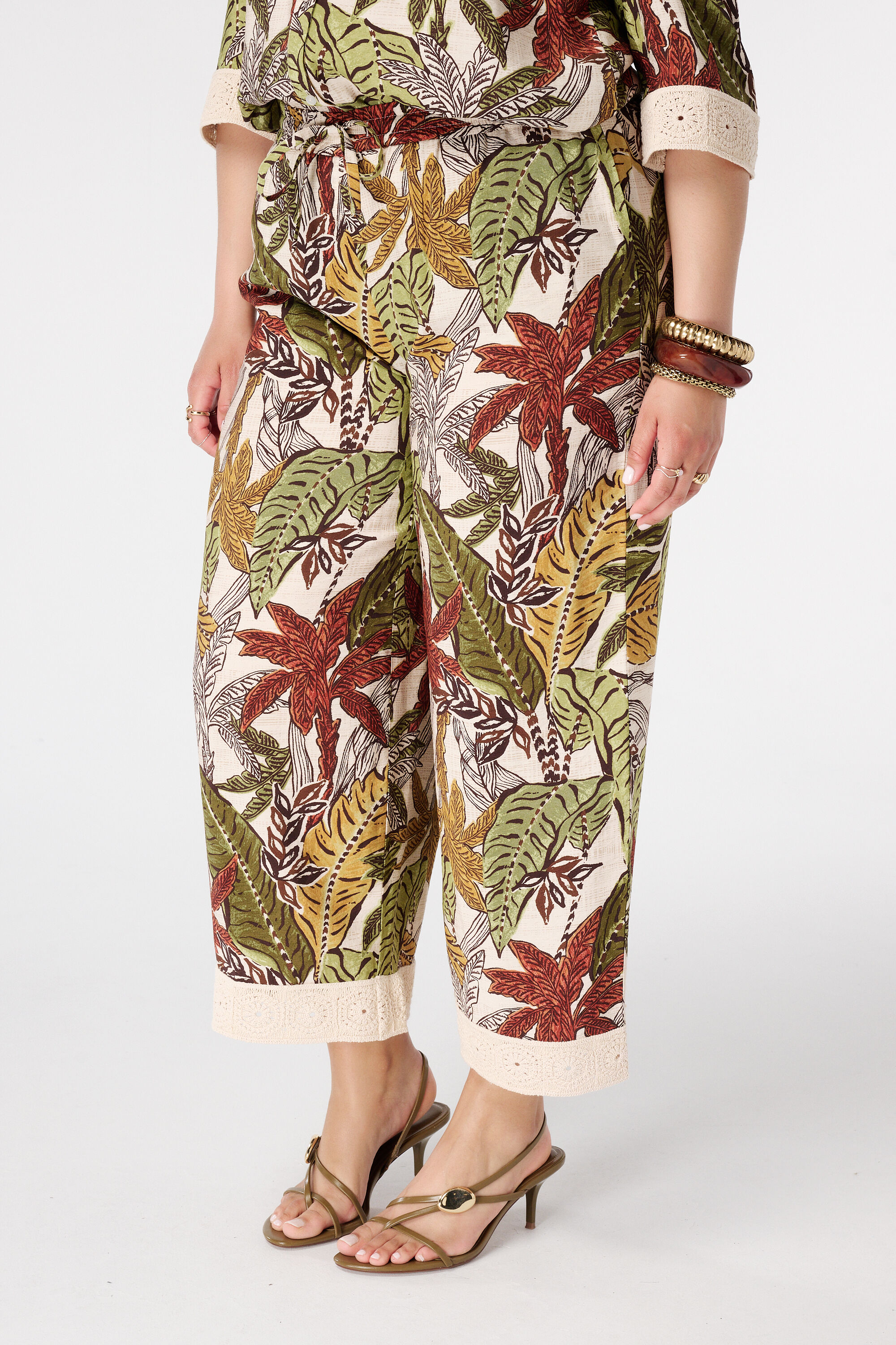 Pantalon trois quarts avec imprim&eacute; image number 5