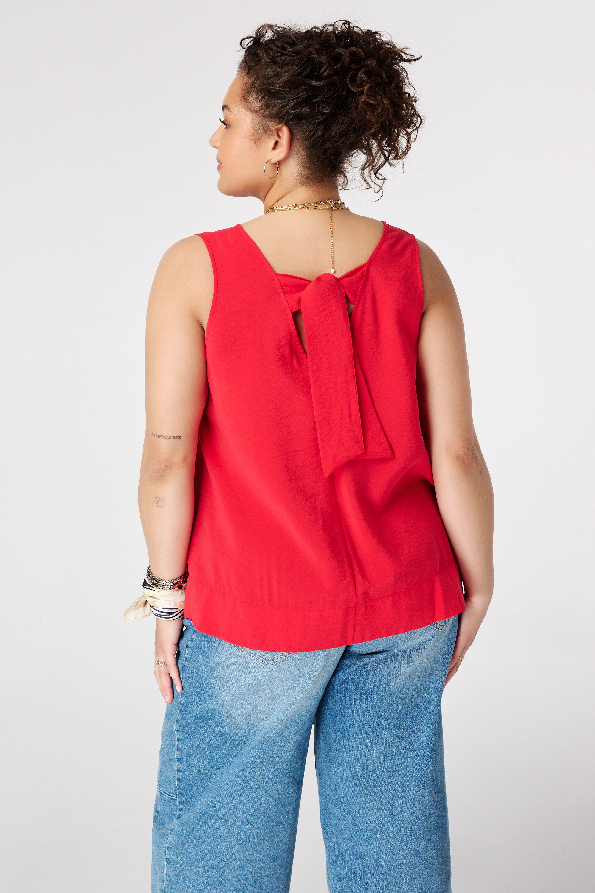 Mouwloze blouse met striksluiting image number 3