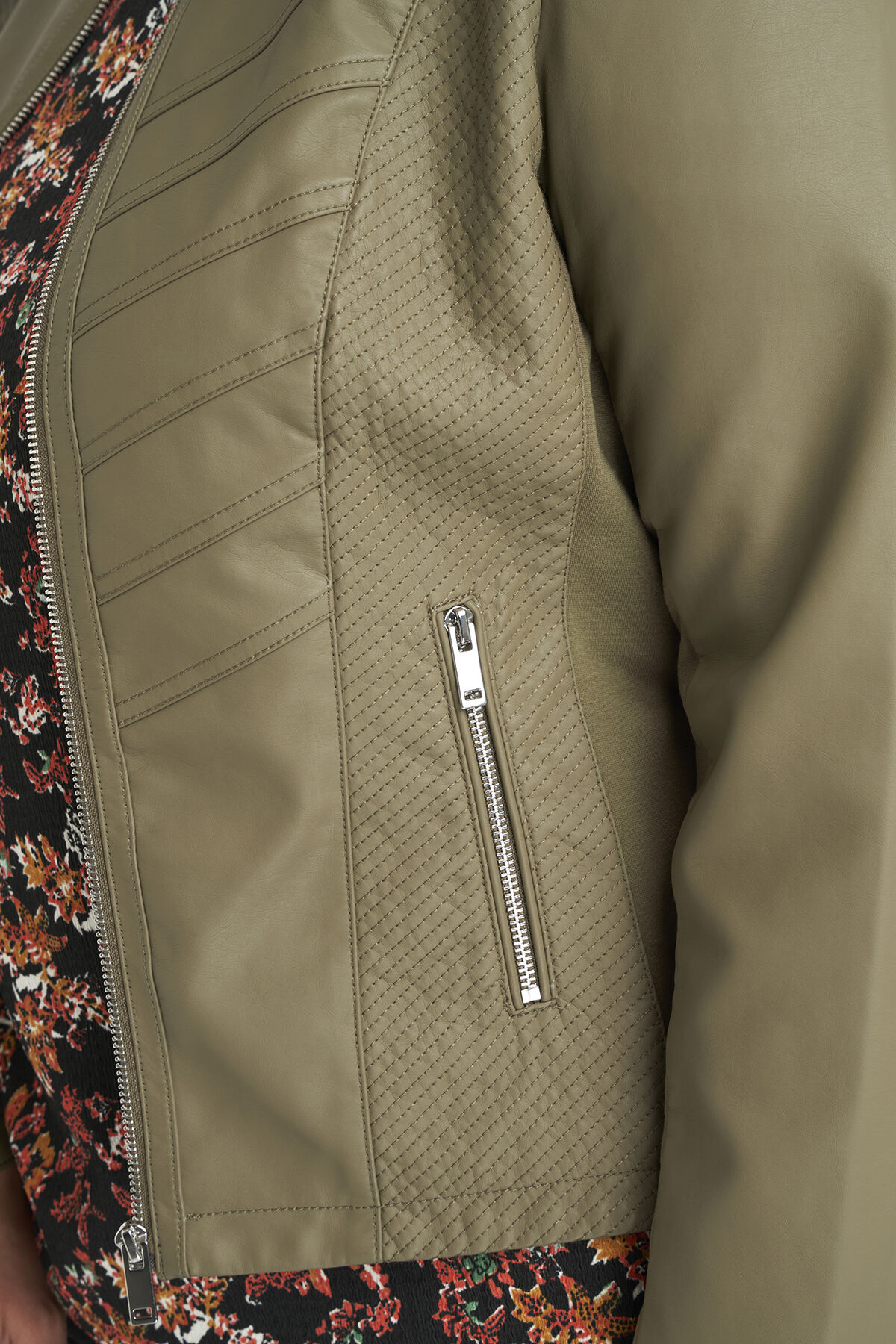 Imitatieleren bikerjack met ronde hals image number 4