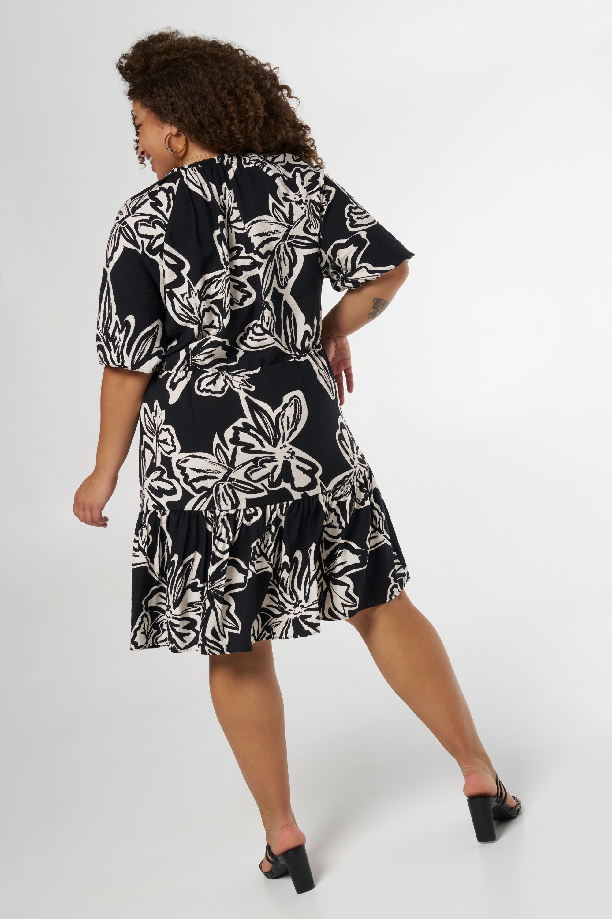 Getailleerde jurk met print image number 3