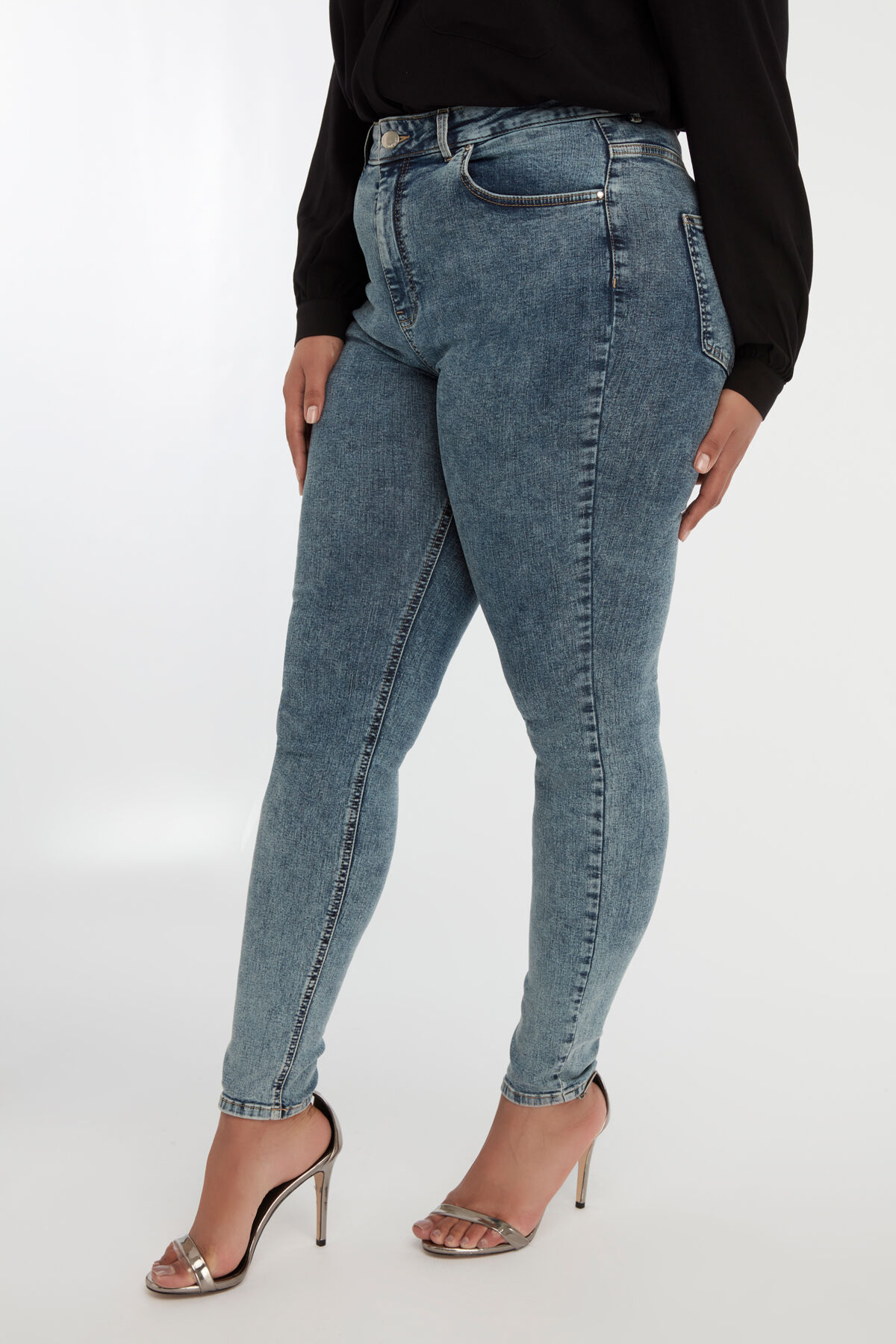 Skinny leg high waist jeans CHERRY image number 4