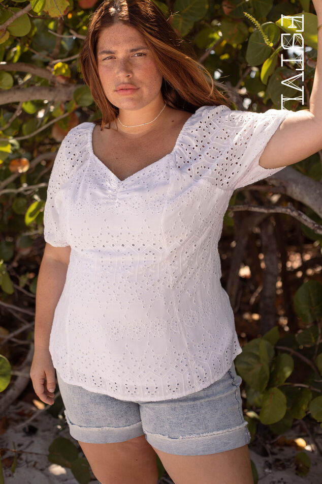 Haut avec broderie  image number 0