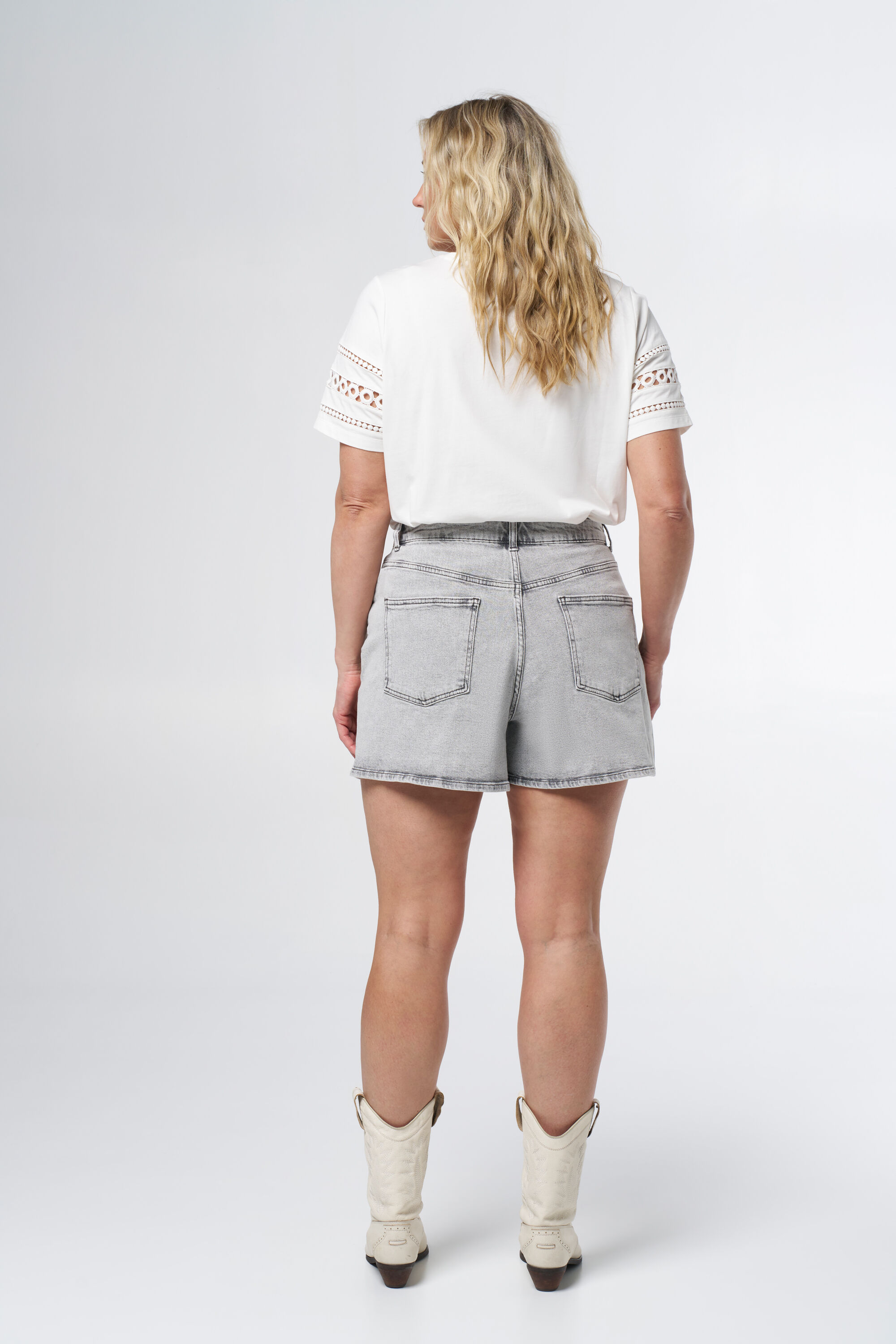 Ruimvallende denim short image number 3