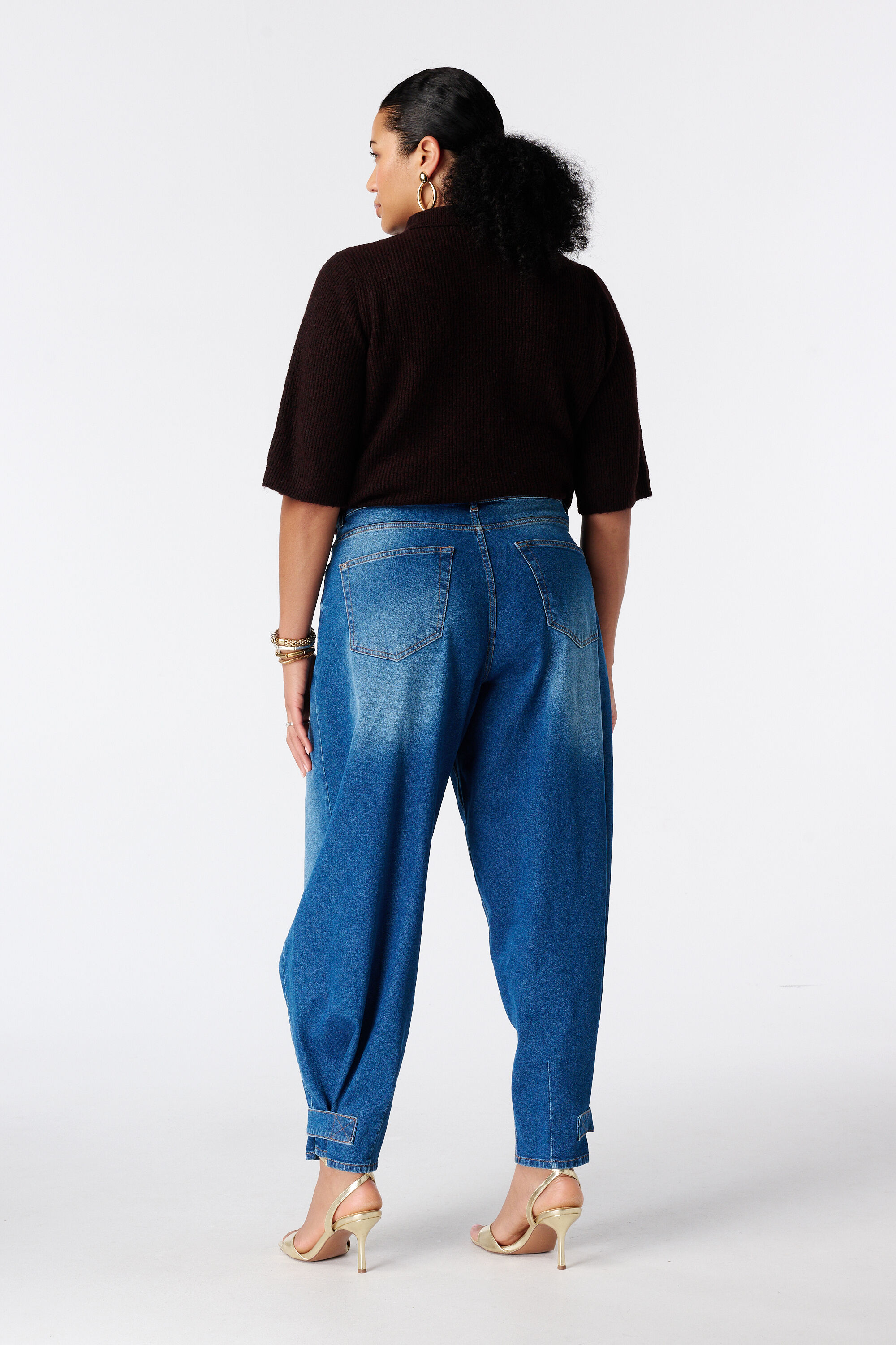 Barrel jeans met gespen image number 3