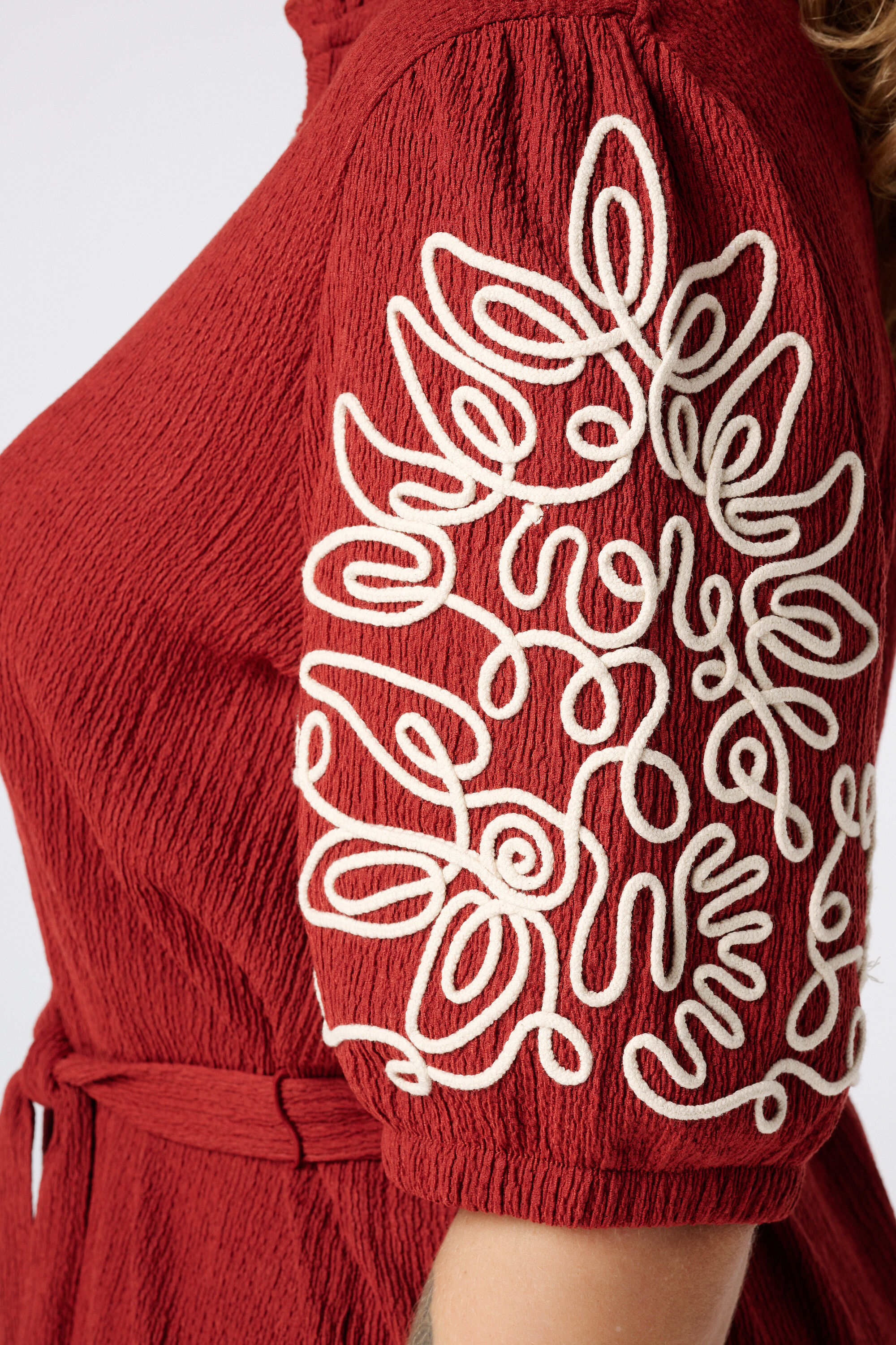 Jurk met details op de mouwen image number 6