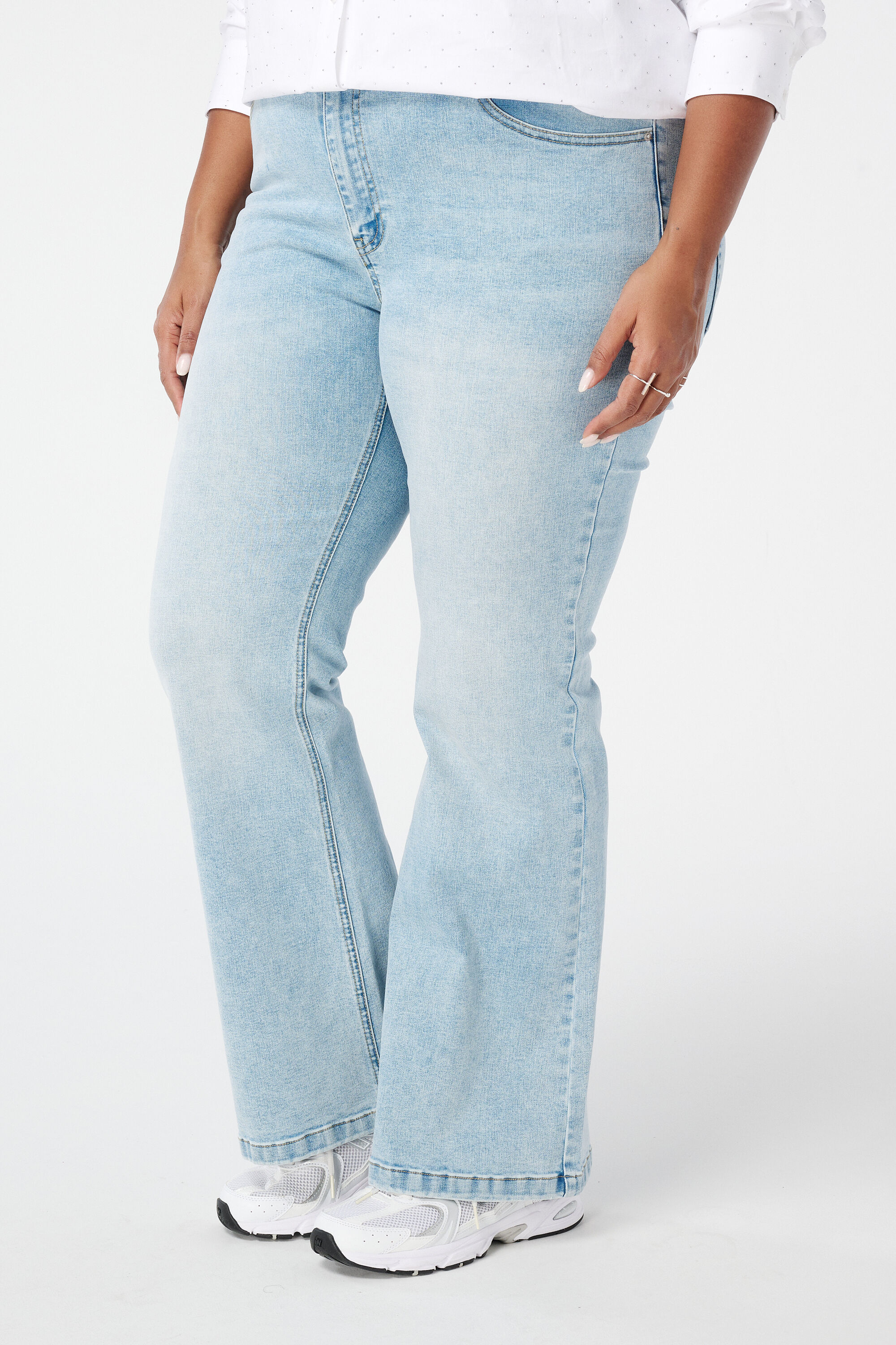 Flared leg jeans JASMIN image number 5