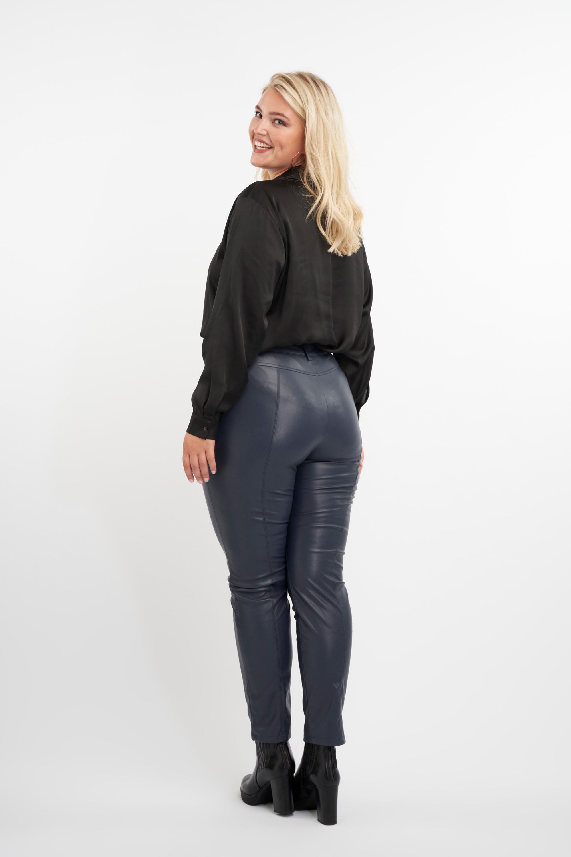 Imitatieleren broek image number 3