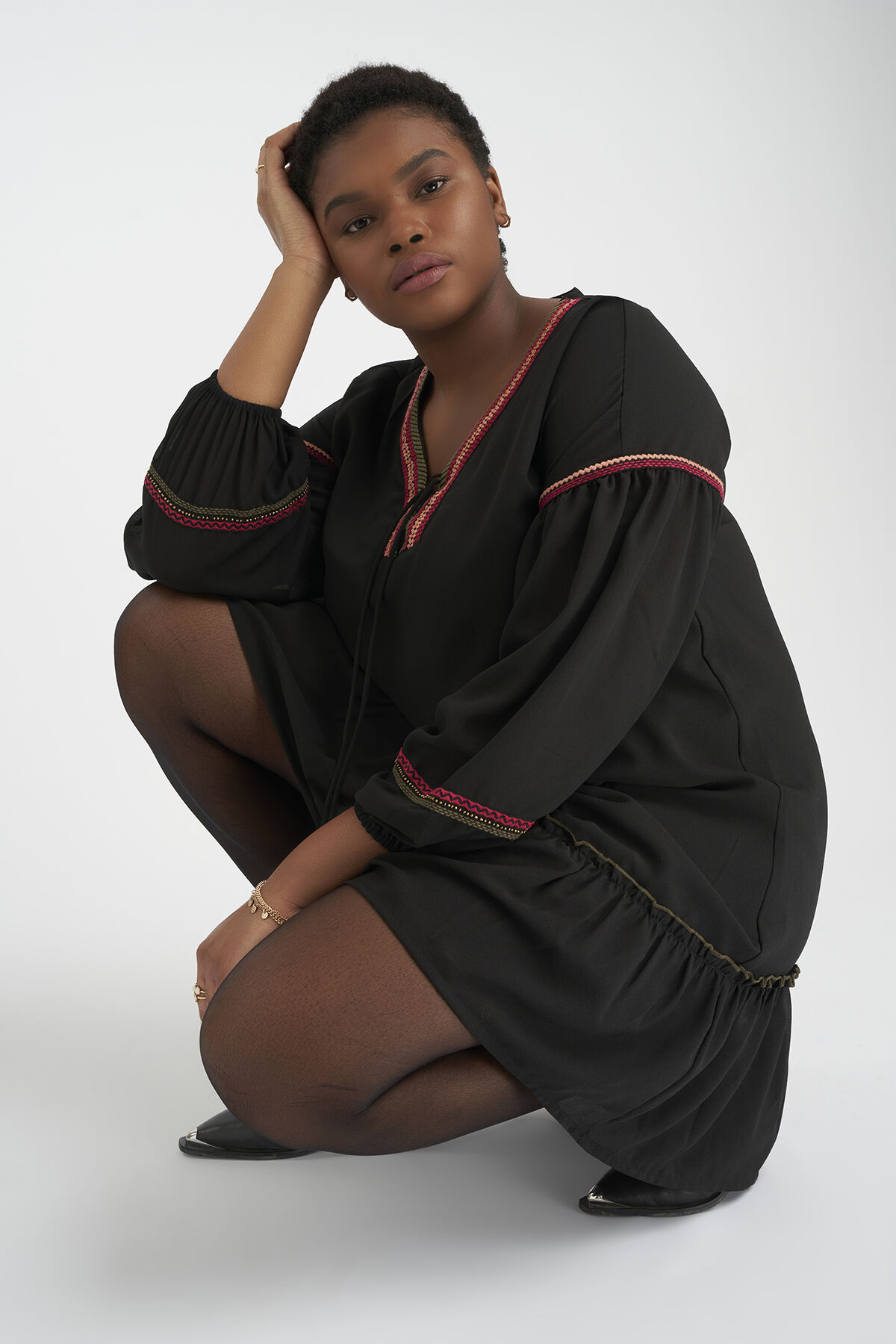 Jurk met geborduurd detail image number 7