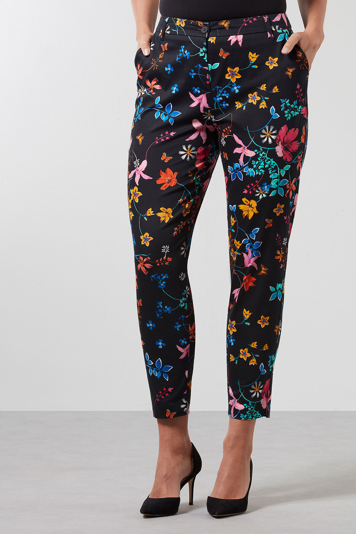 Pantalon avec imprim&eacute; floral image number 3