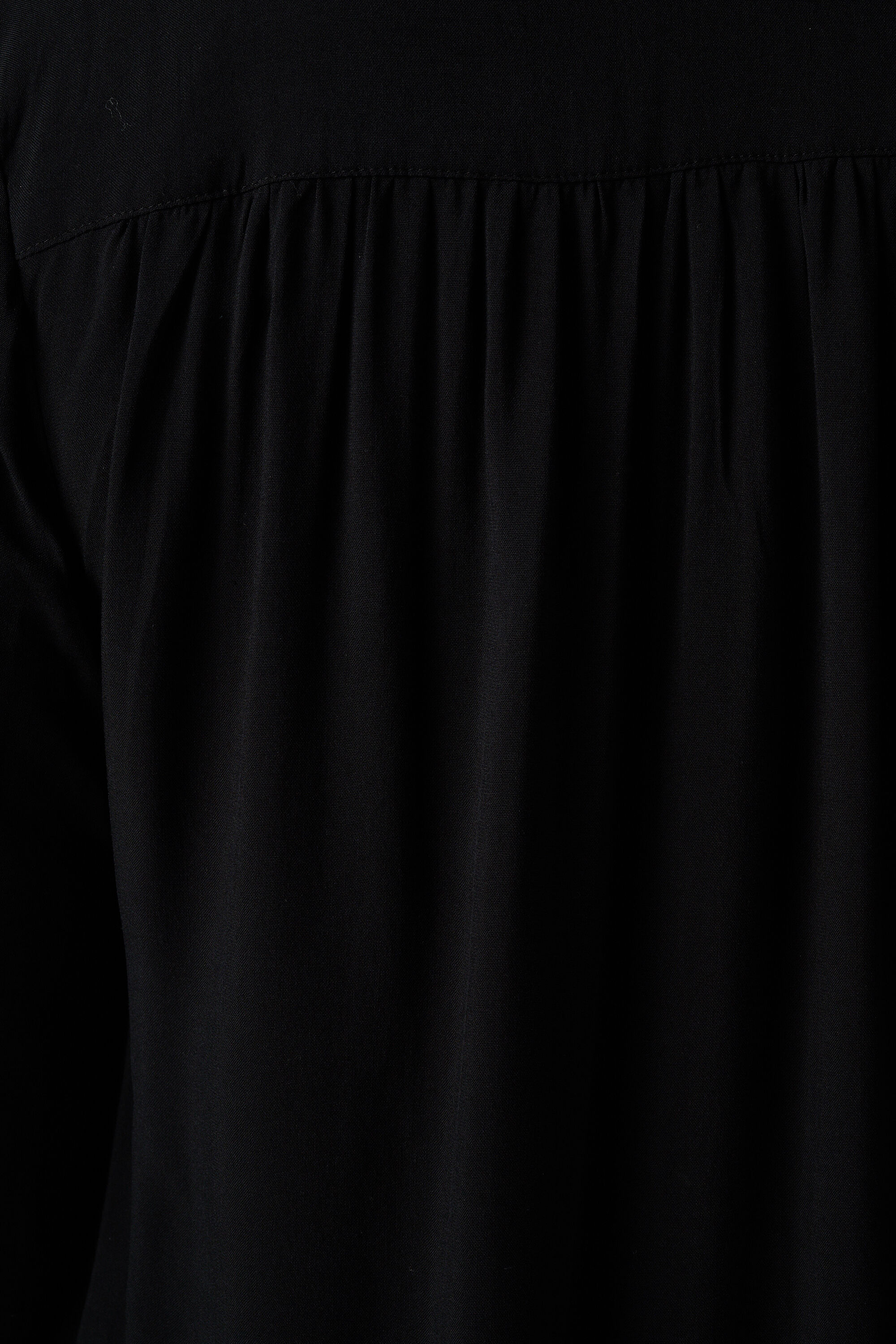 Ruimvallende blouse met v-hals image number 6