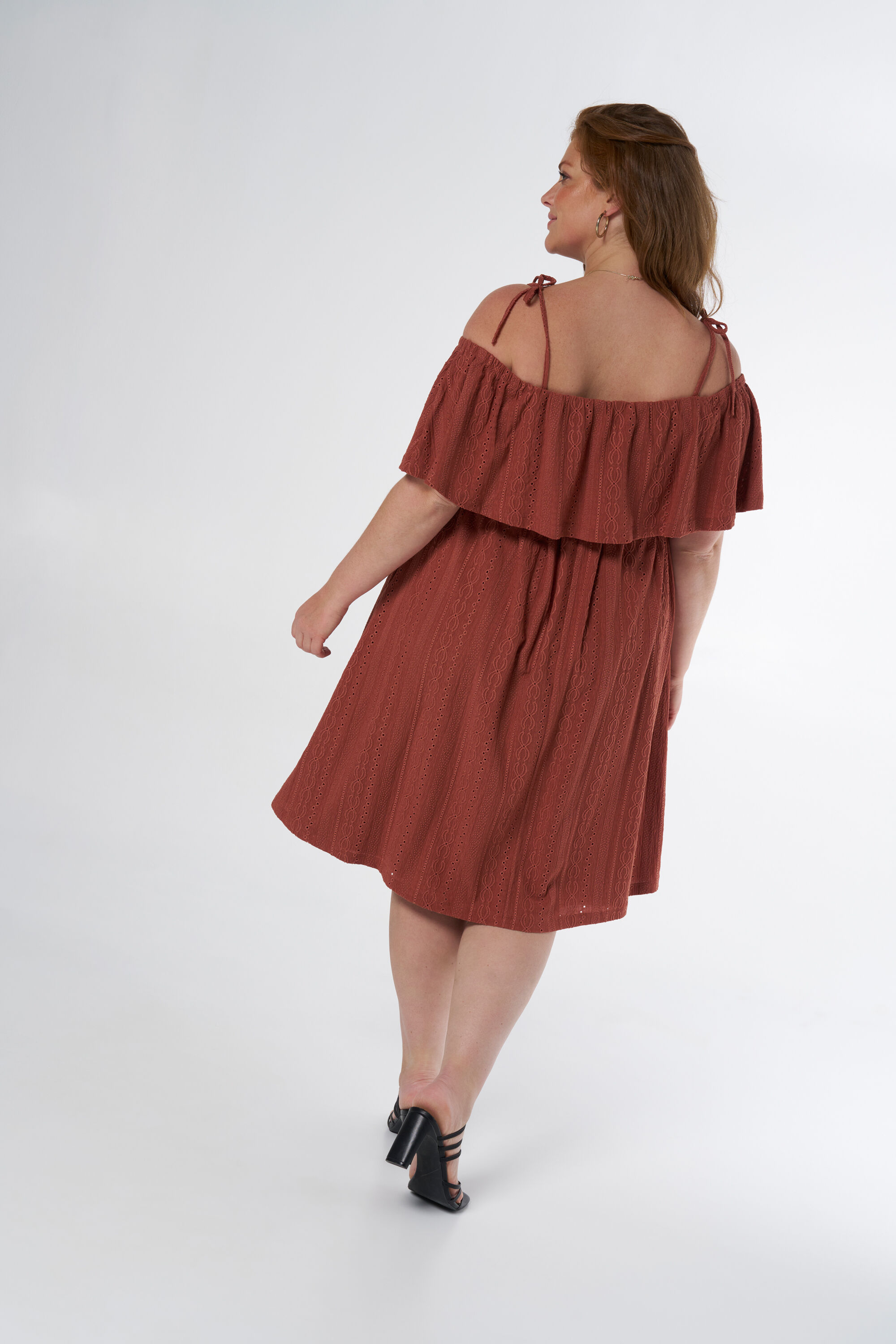 Off-shoulder jurk met strikdetail image number 3