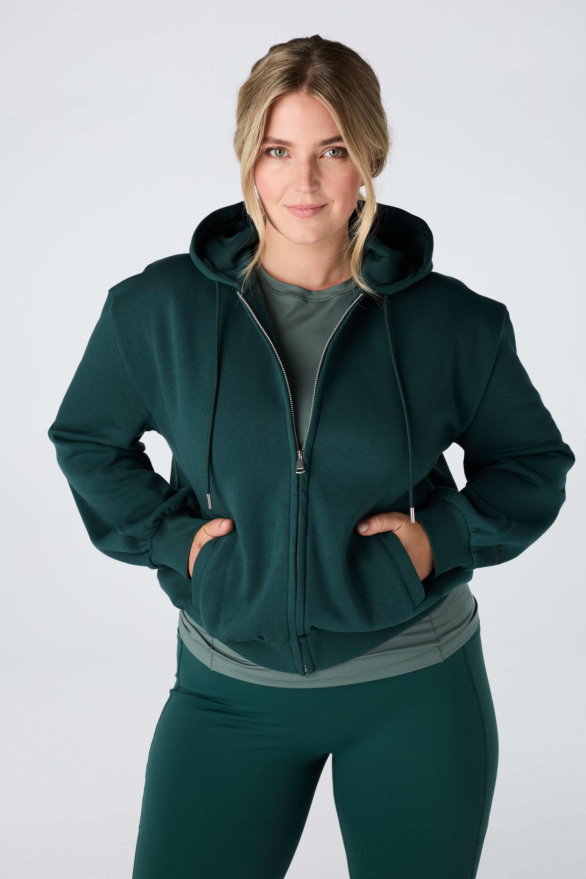 Sweat zipp&eacute; avec capuche