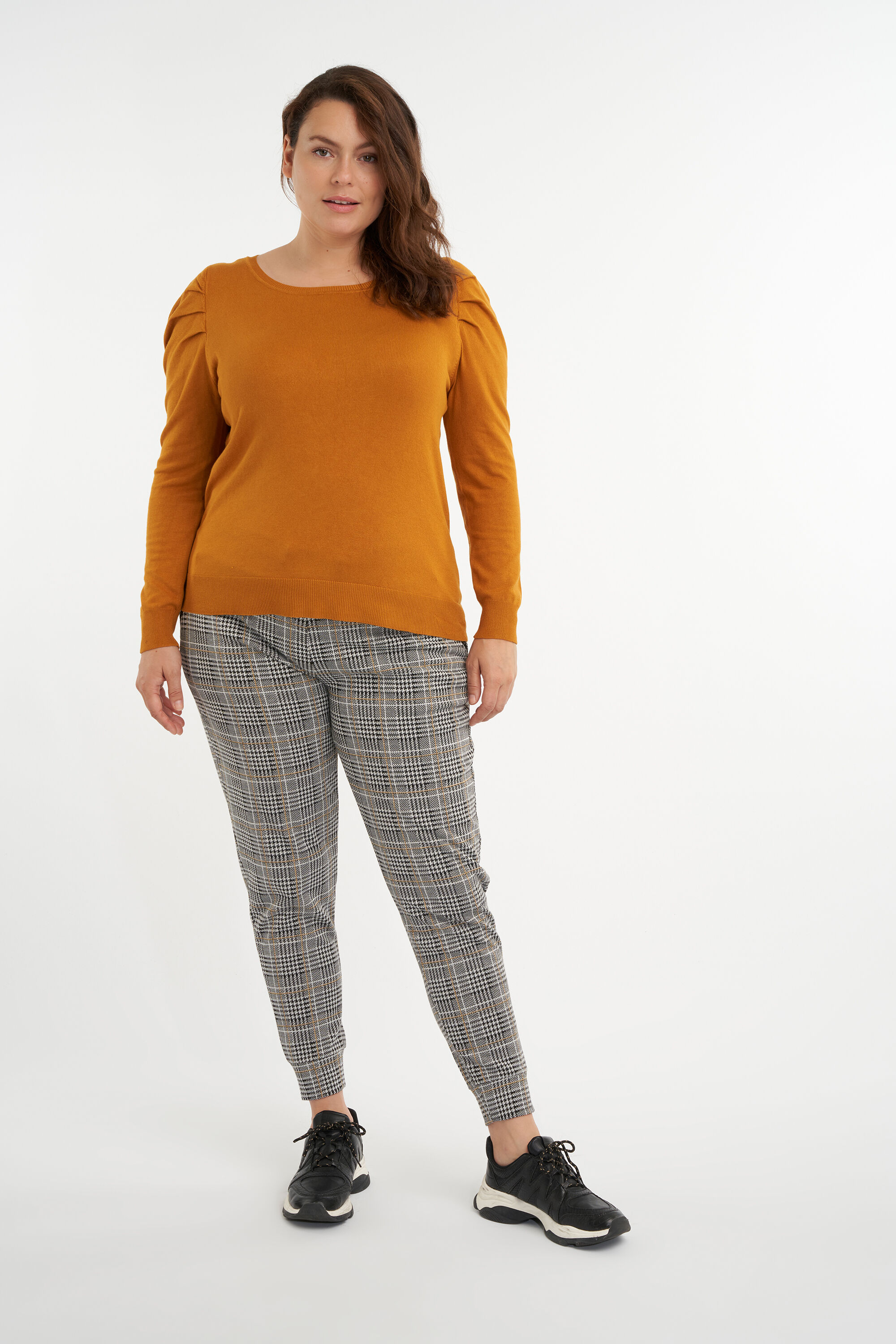 Fijngebreide trui met pofmouwen image number 6