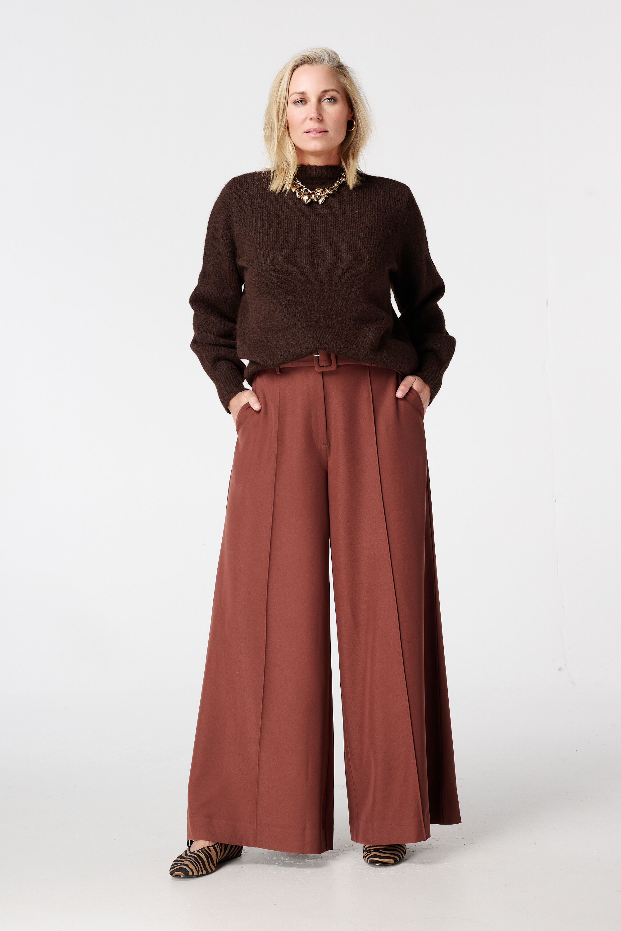 Wide leg pantalon met bies en taille riem
