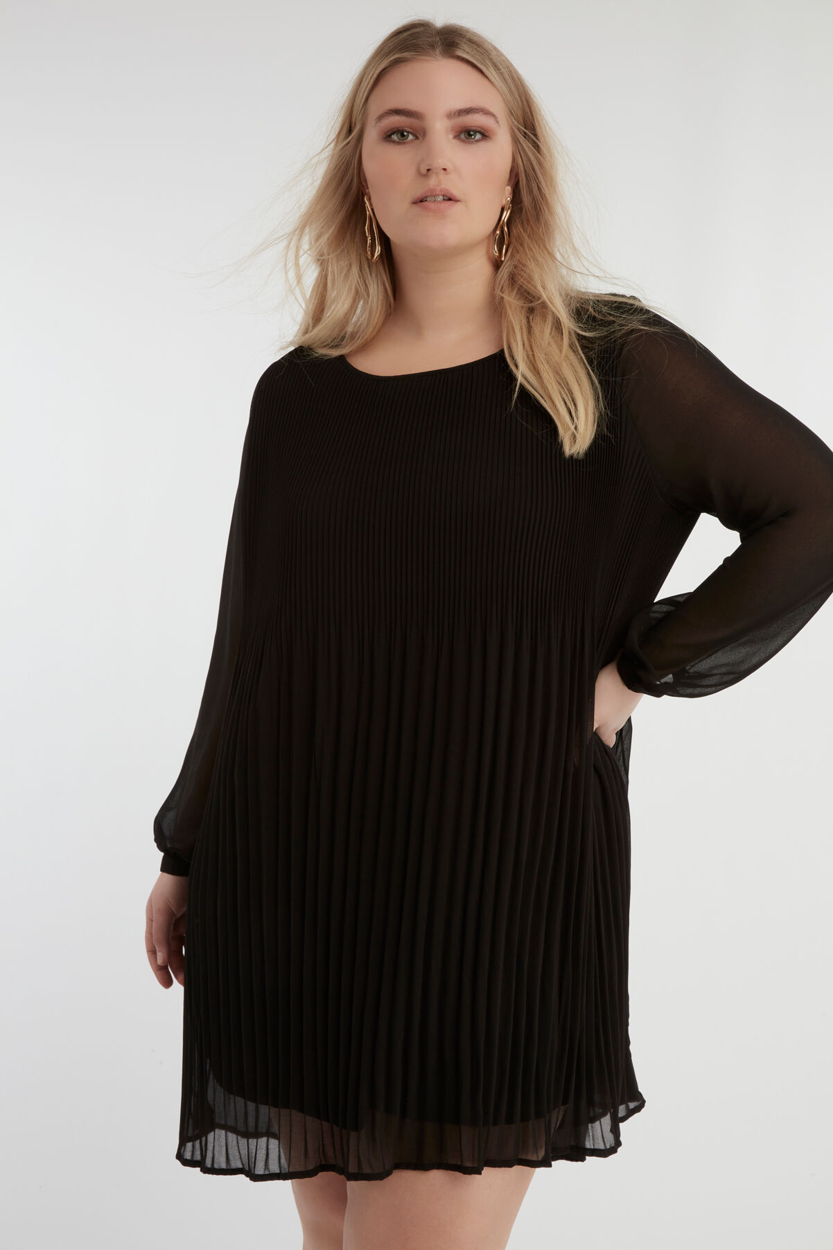 Robe pliss&eacute;e couleur unie image number 5