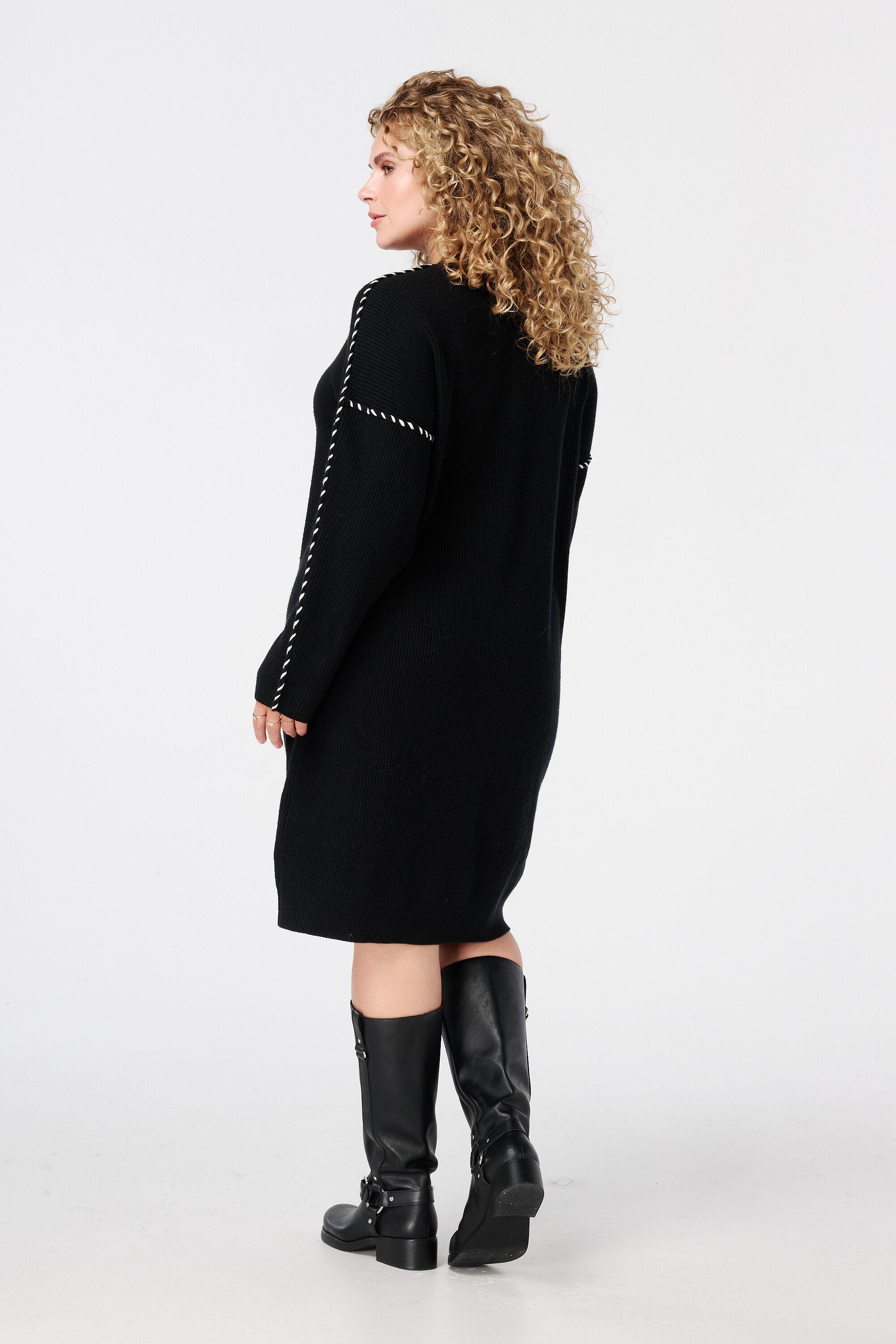 Gebreide jurk met sierstiksels image number 3