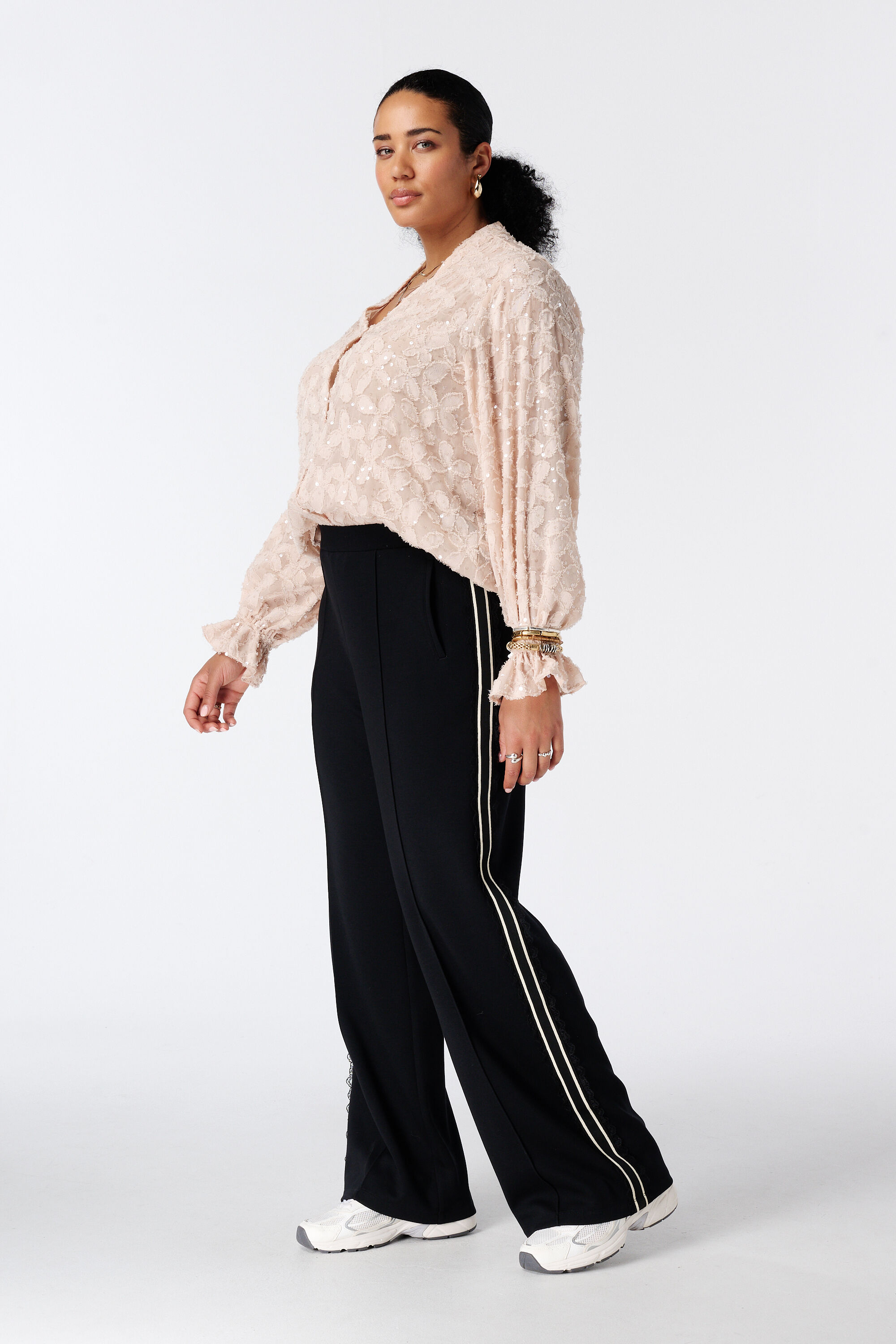 Pantalon &agrave; bande lat&eacute;rale en dentelle