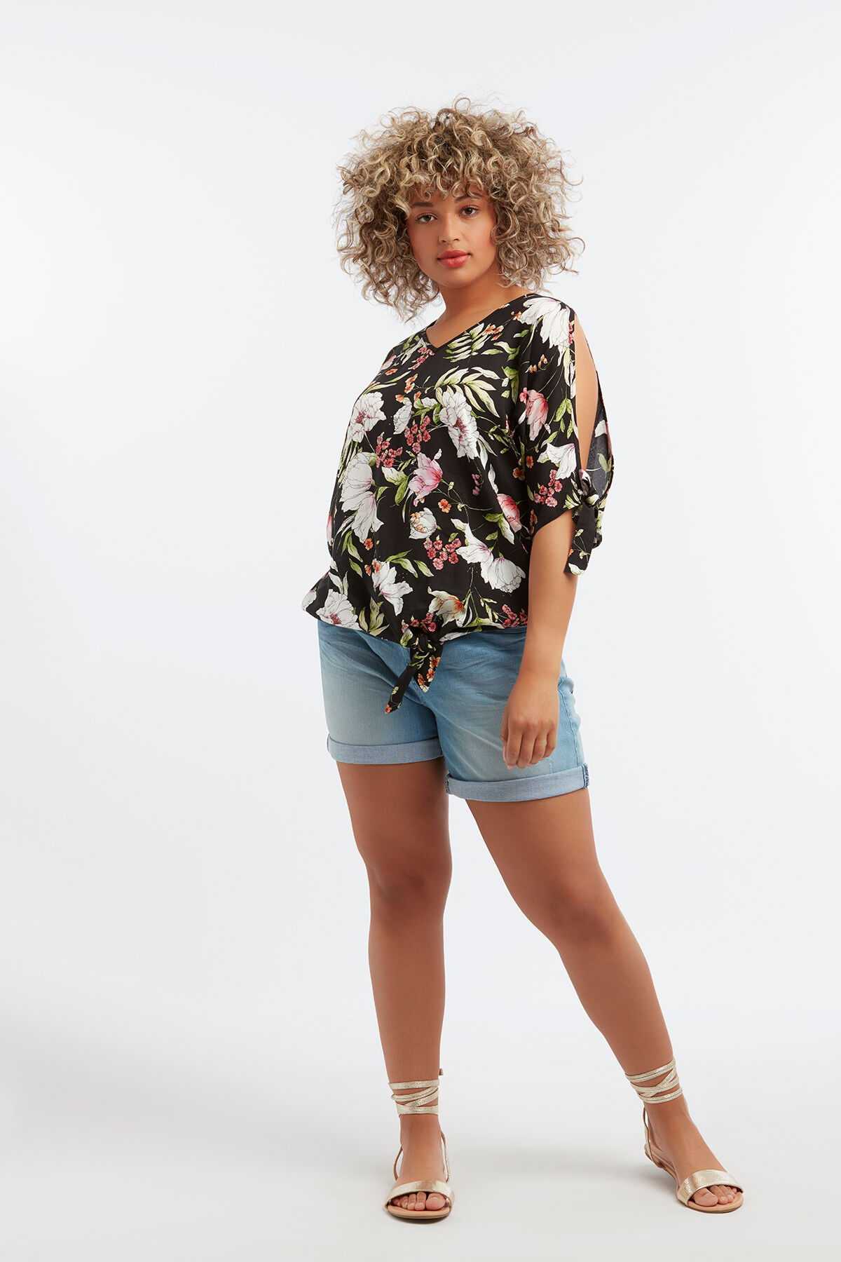 Blouse met knoopdetail image number 0