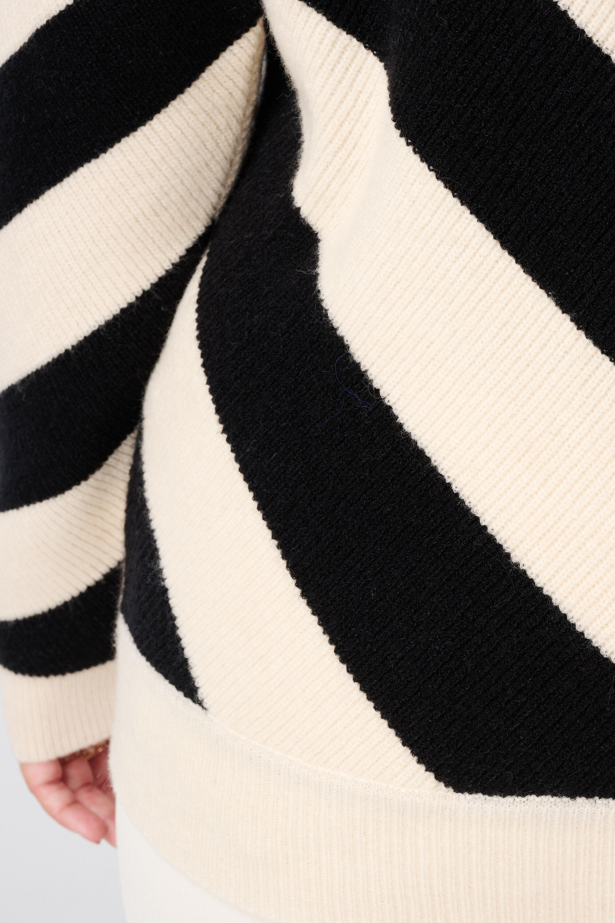 Trui met diagonale strepen image number 6