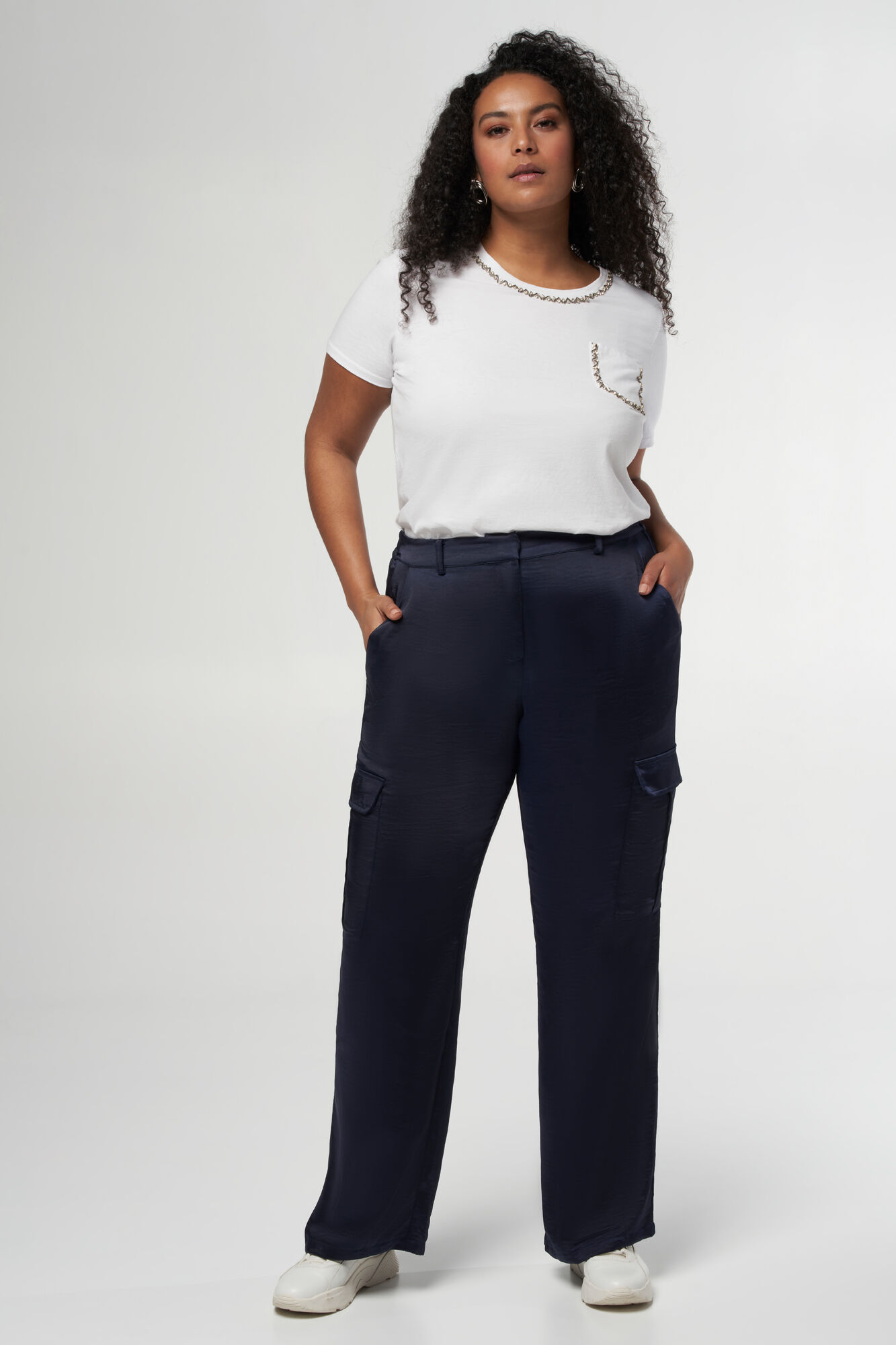 Satijnen look pantalon met cargo zakken image number 6