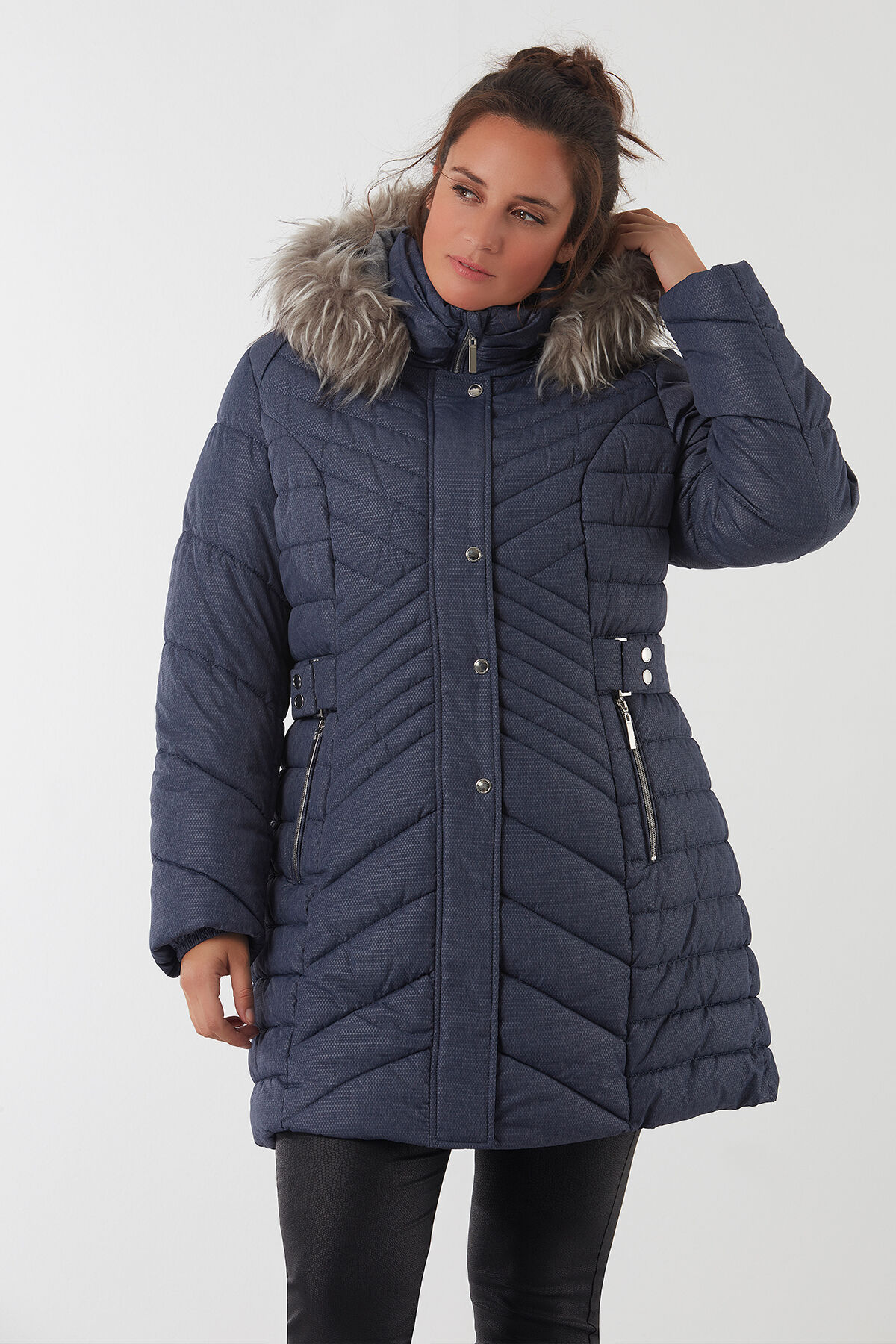 Manteau d&rsquo;hiver matelass&eacute; avec col en fausse fourrure image number 4