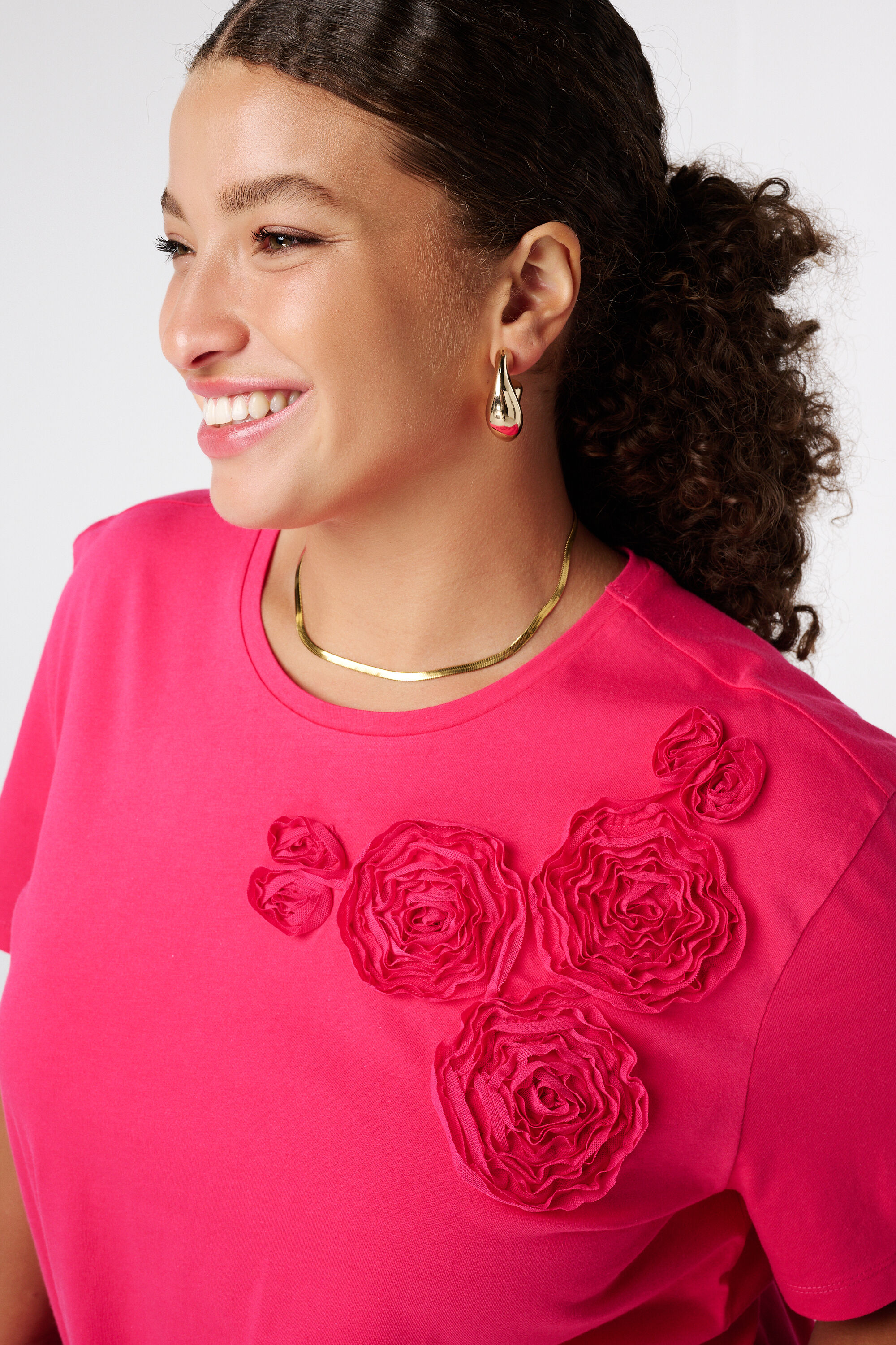 T-shirt avec imprim&eacute; brod&eacute; image number 4