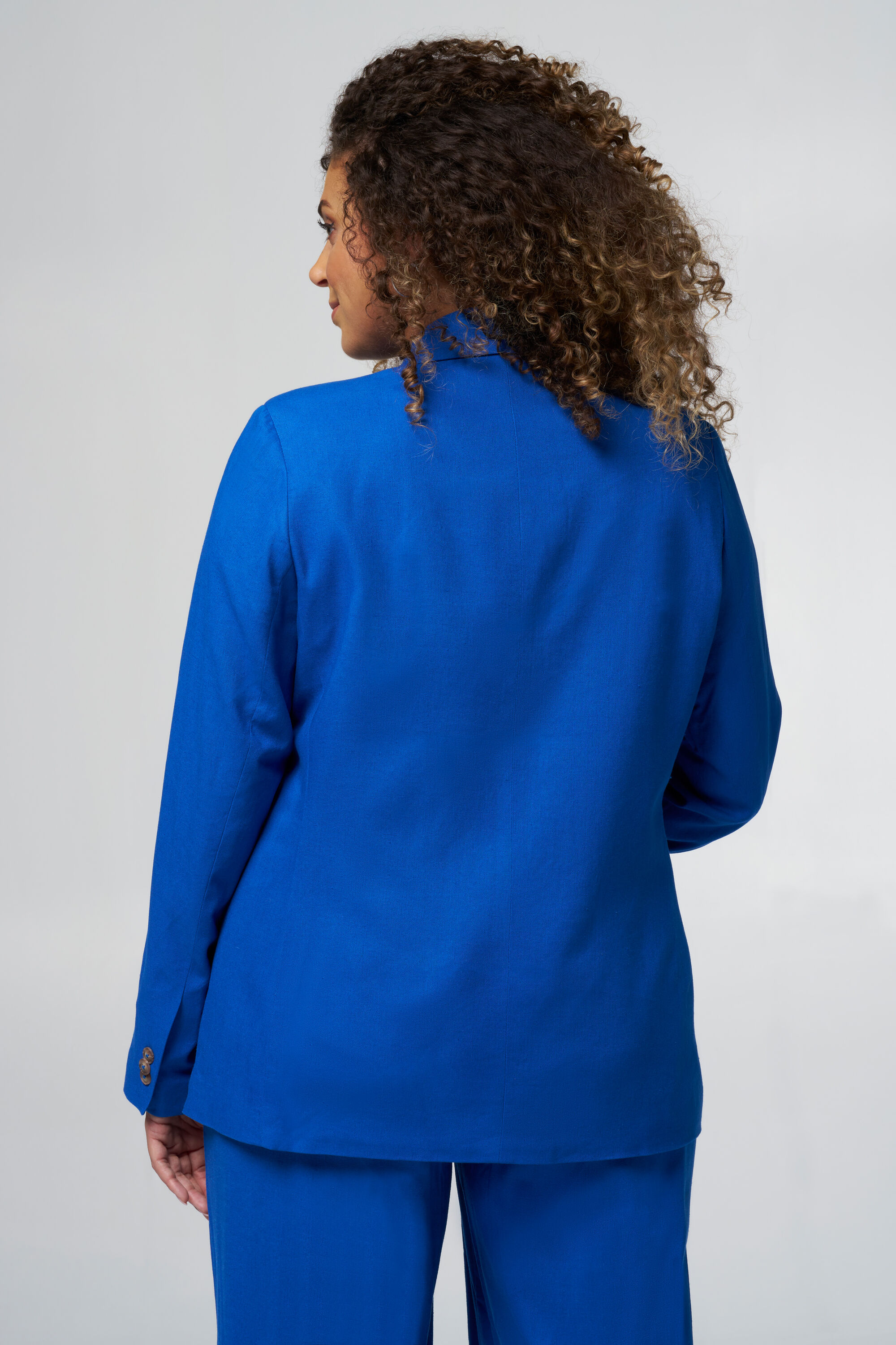 Blazer en lin &agrave; coupe droite image number 3