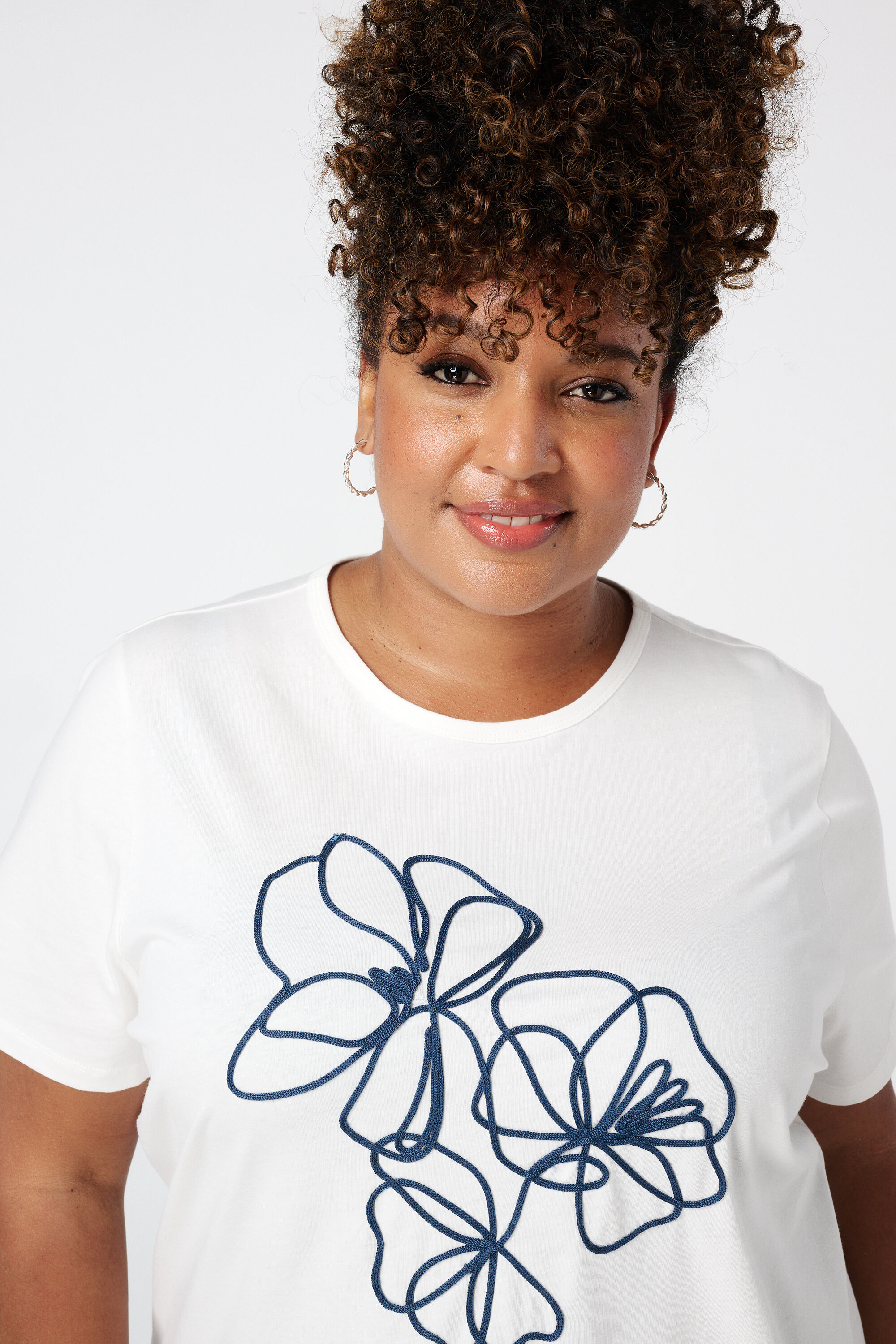 T-shirt avec broderie image number 4