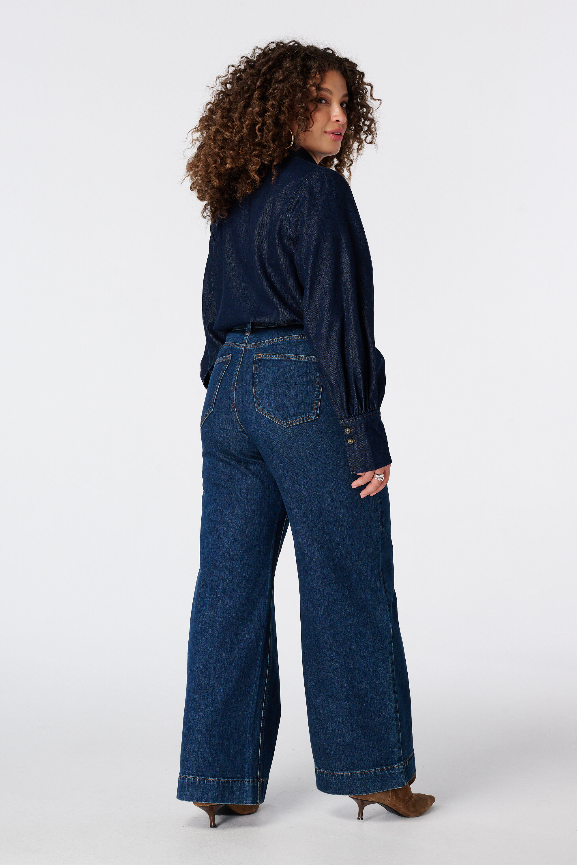 Wide leg jeans met voorzakken image number 3