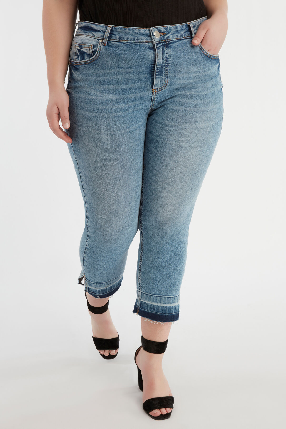 Straight fit 7/8 jeans  image number 3