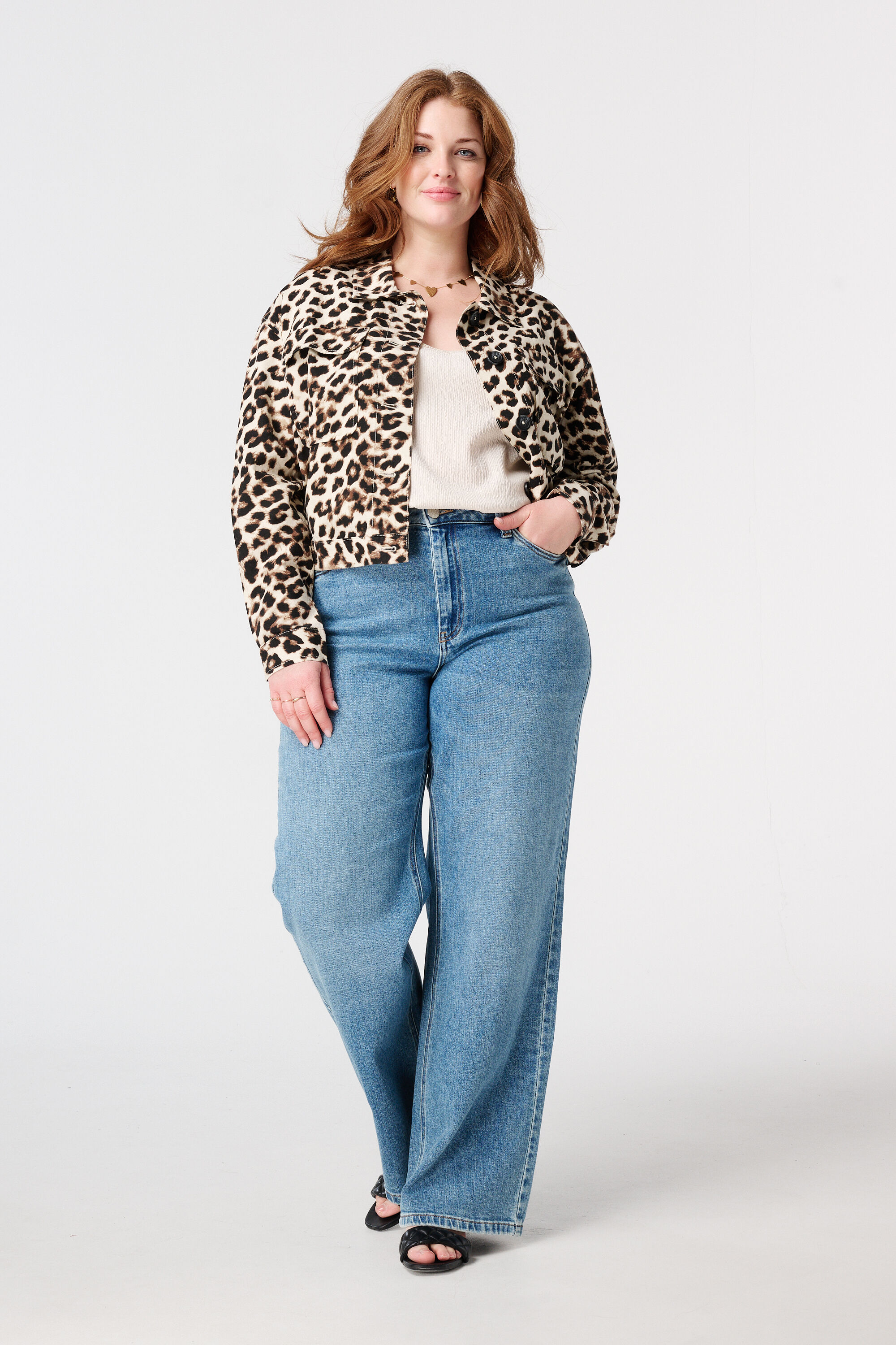 Korte jas met knopen image number 5