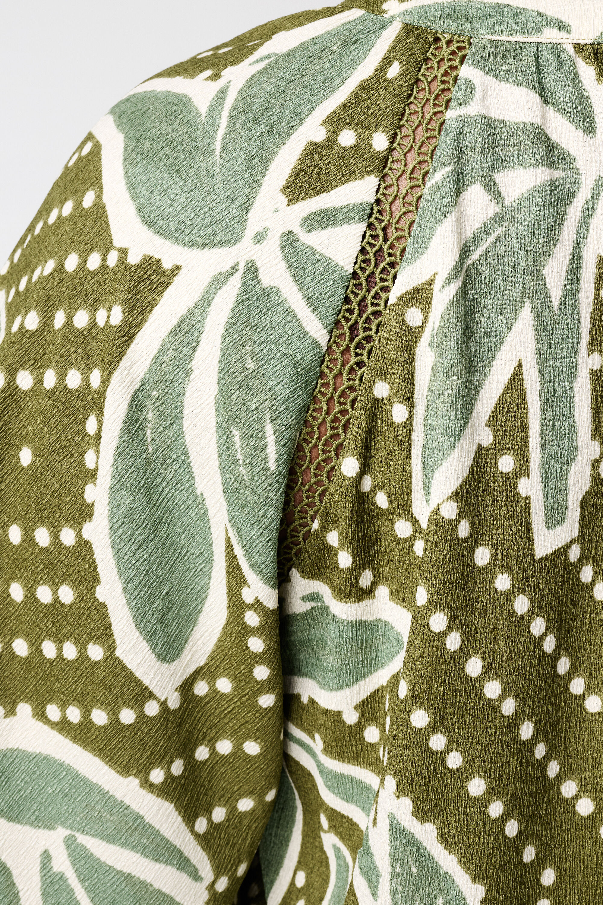 Top &agrave; manches papillon image number 6