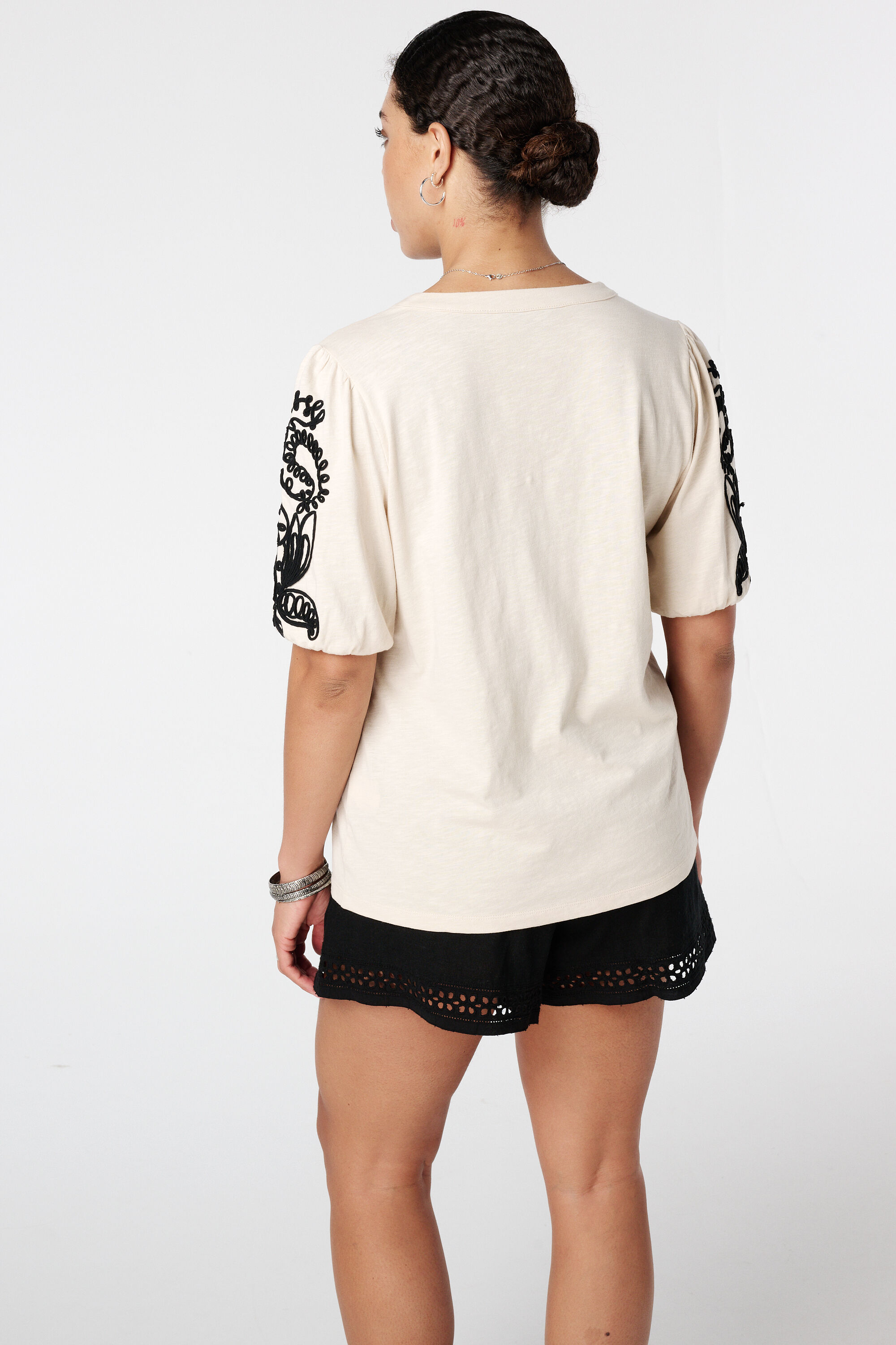 Haut avec manches brod&eacute;es image number 3