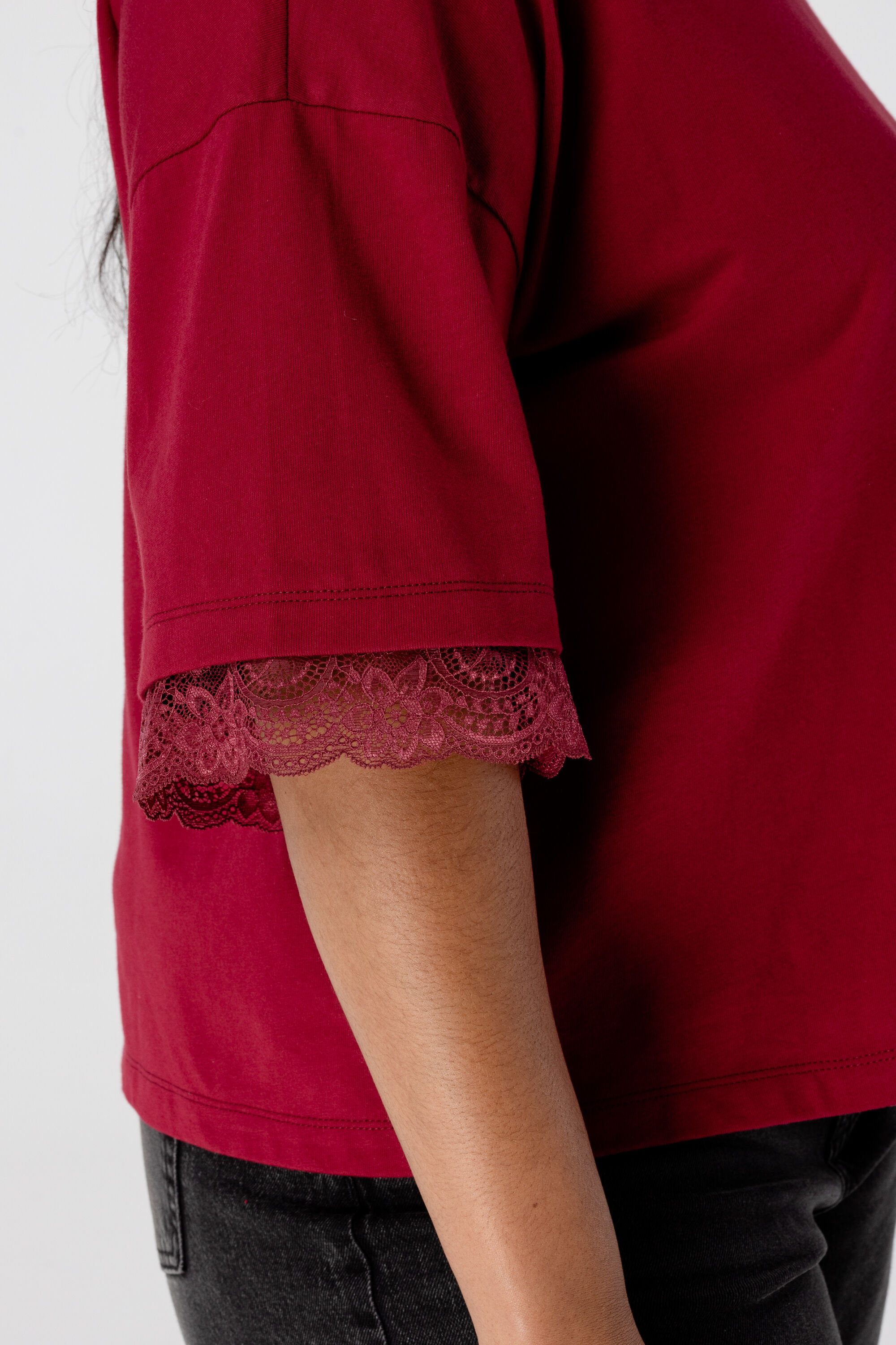 T-shirt met kanten details image number 4