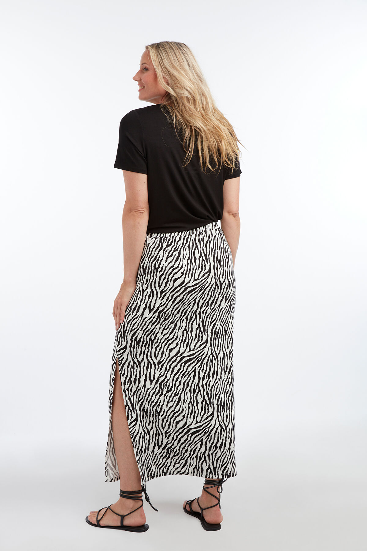 T-shirt avec perles et clous image number 5