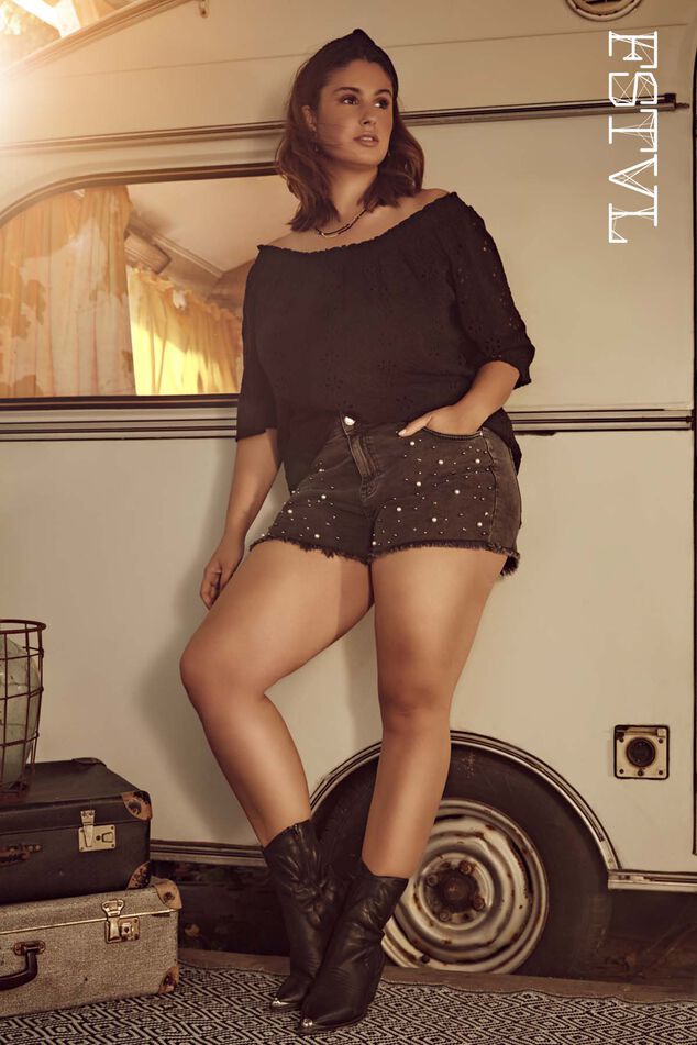 Denim short met parels en studs image number 0