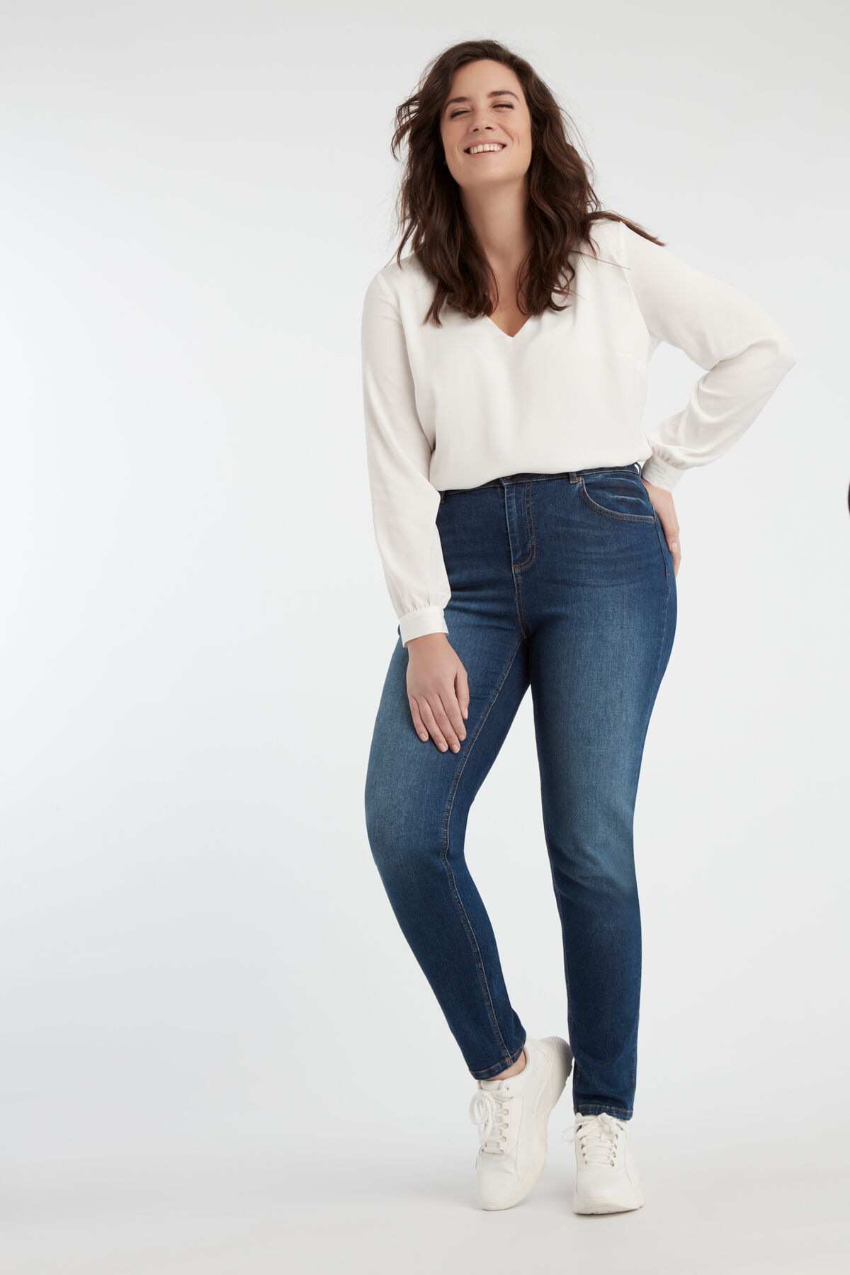 Slim leg jeans IRIS  image number 7