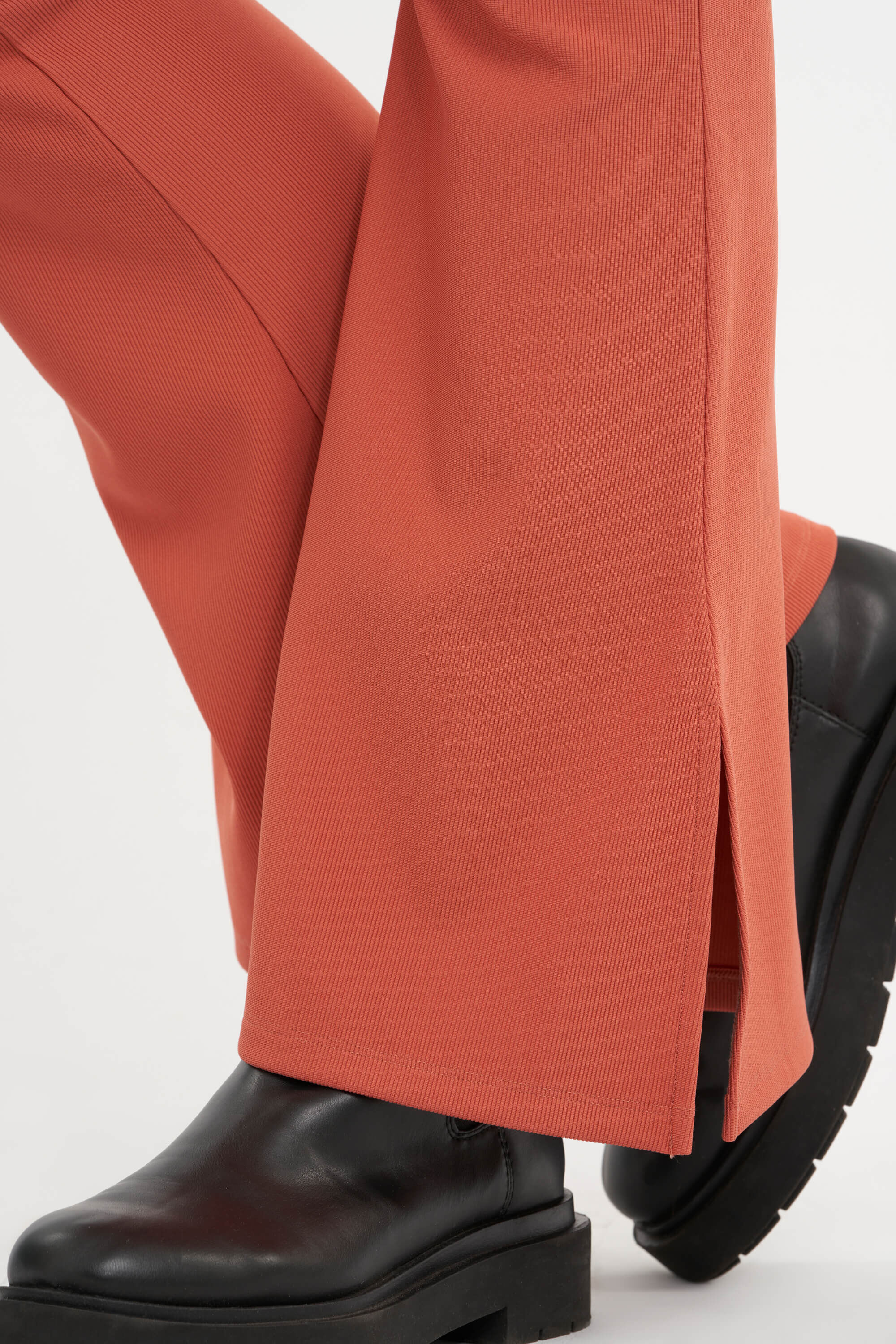 Flared legging met splitjes image number 6