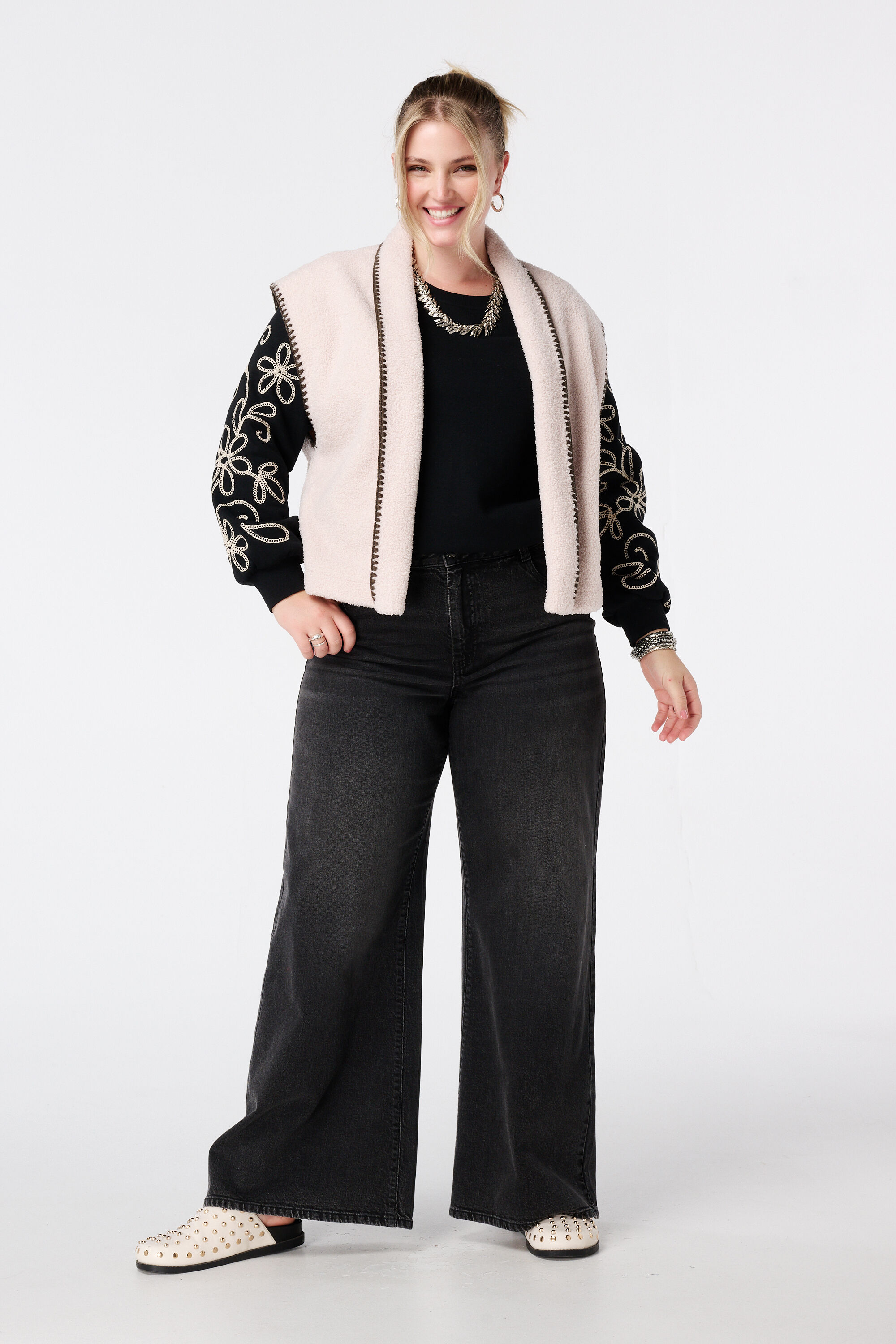 Gilet Teddy avec surpiq&ucirc;res d&eacute;coratives image number 5