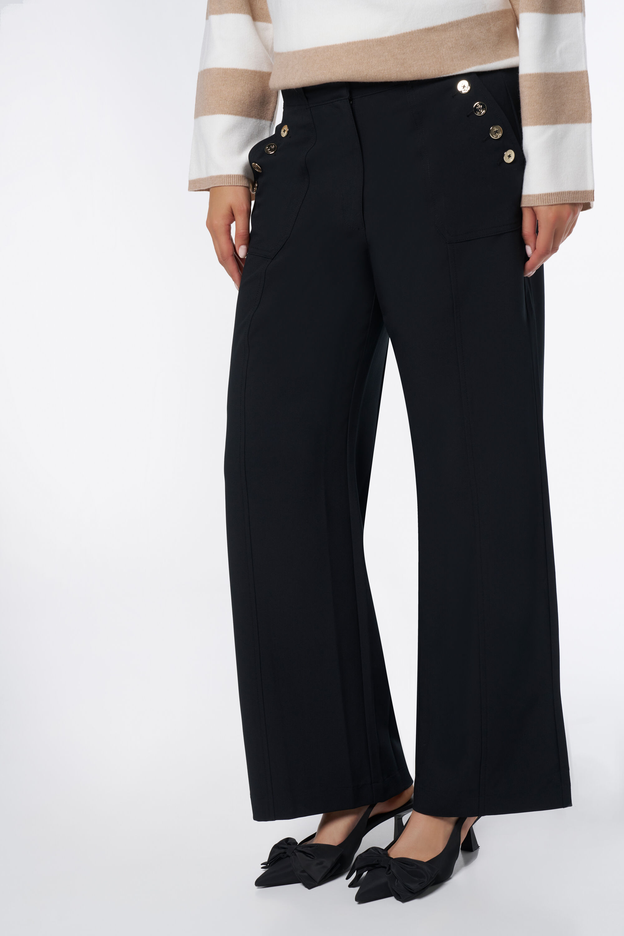 Wide leg broek met sierknopen image number 5