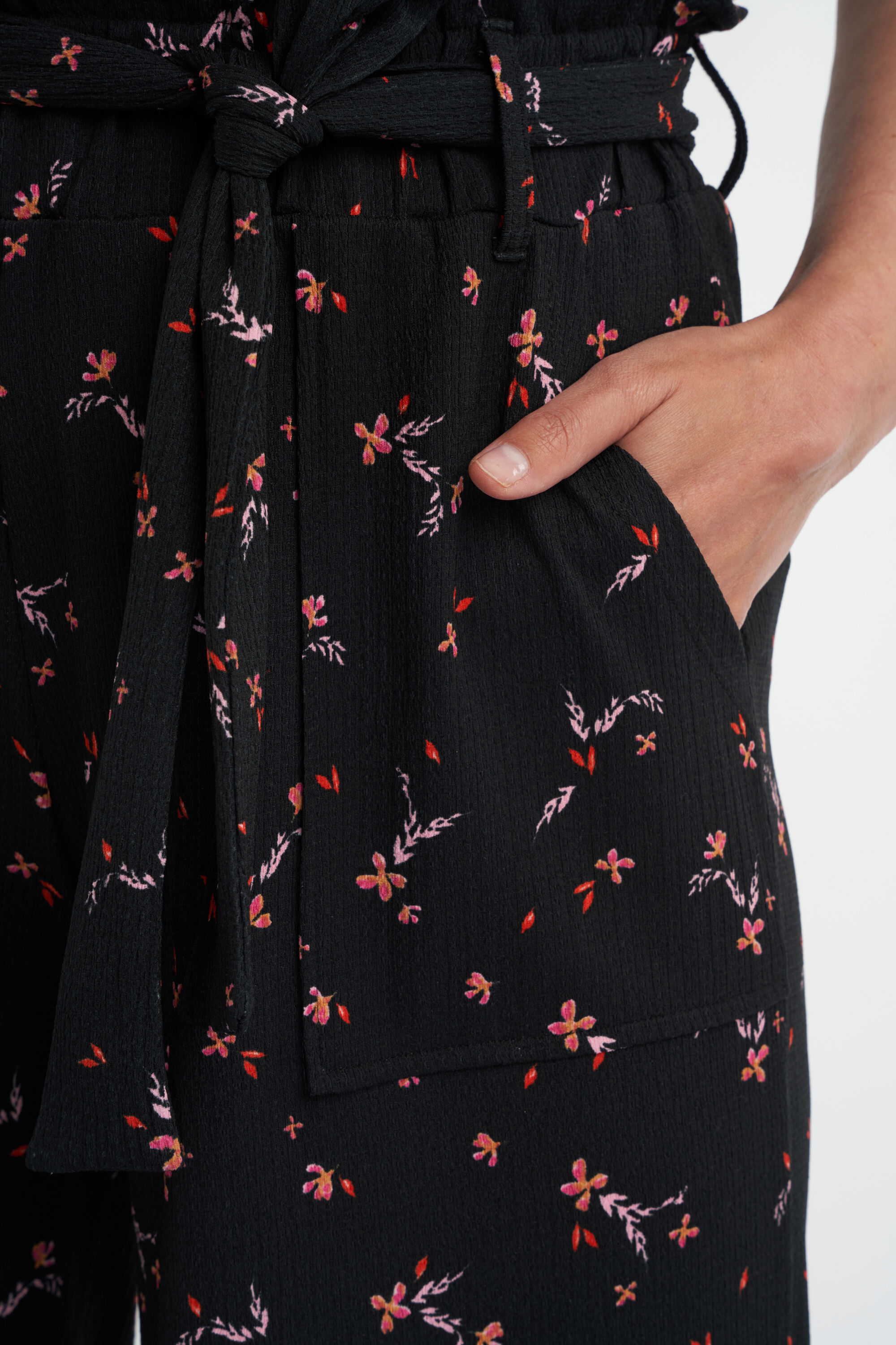 Wijde broek met ceintuur image number 6