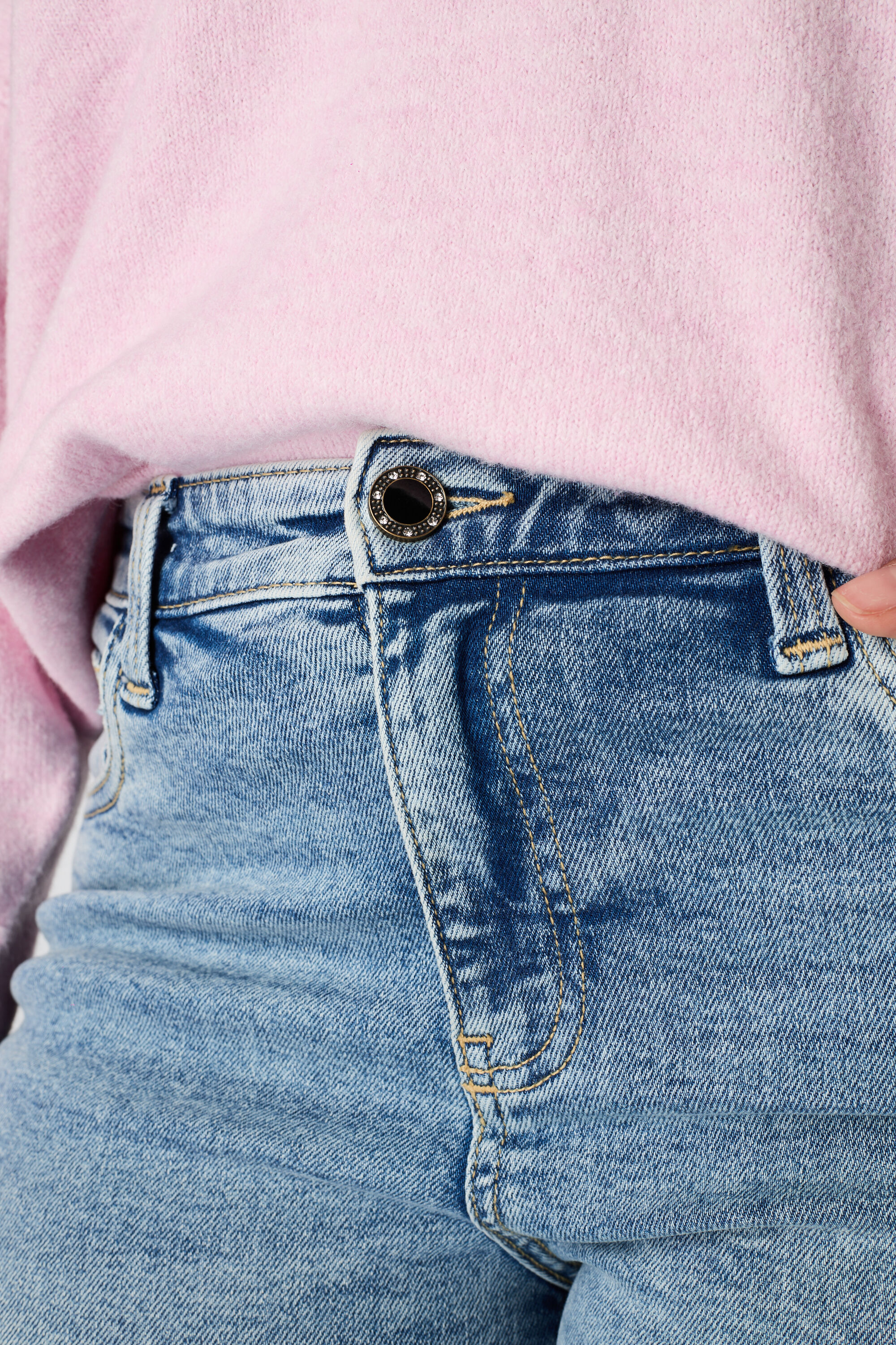 Straight leg jeans image number 4