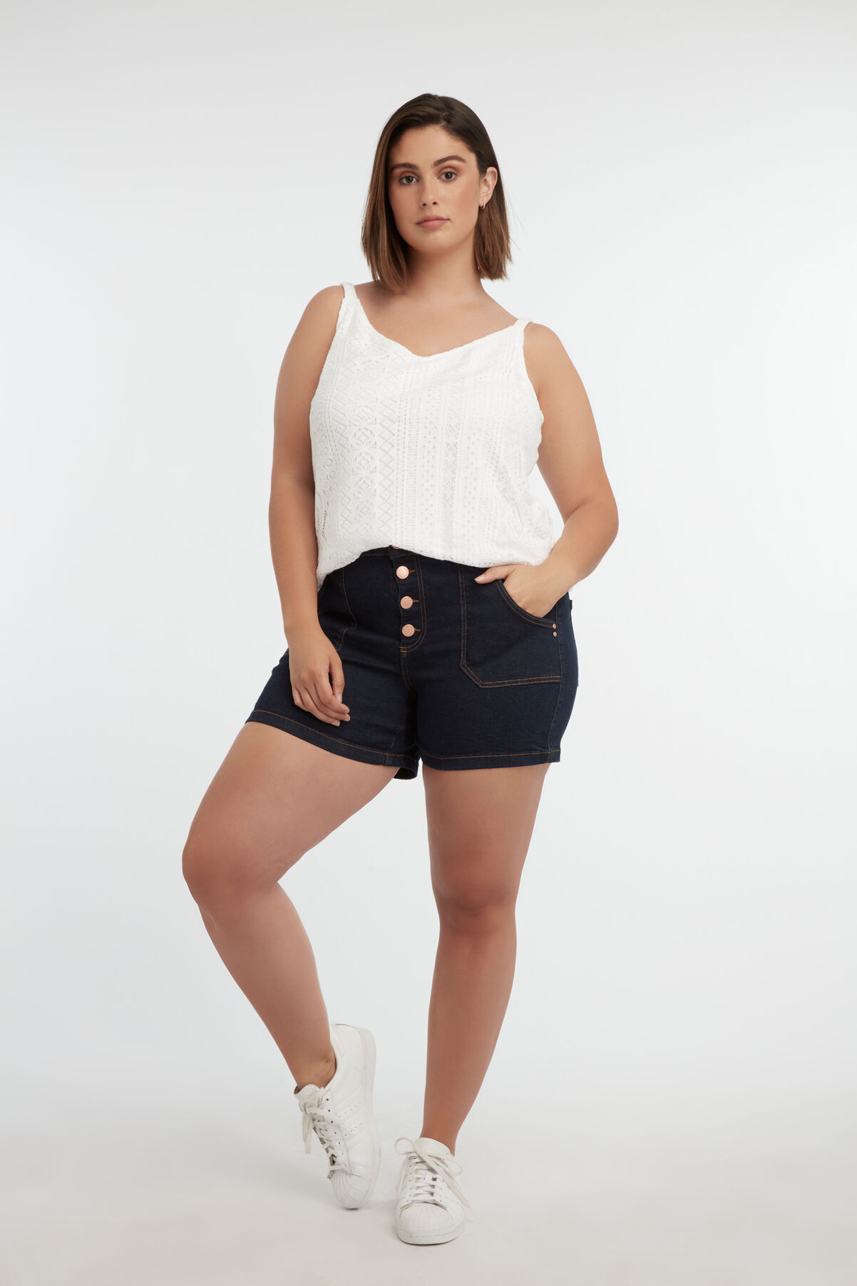 Short met knoopsluiting image number 3