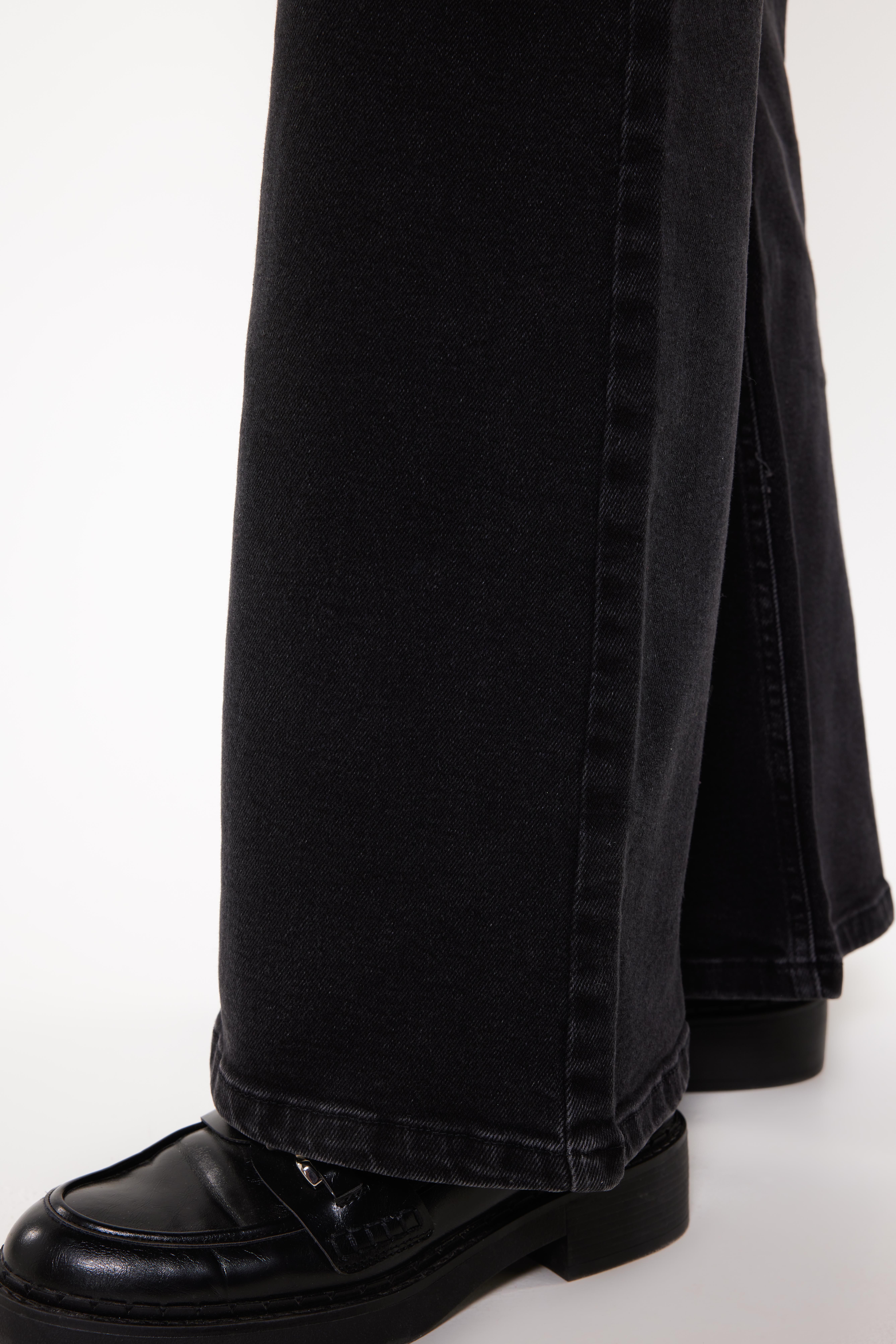 Bootleg jeans image number 5