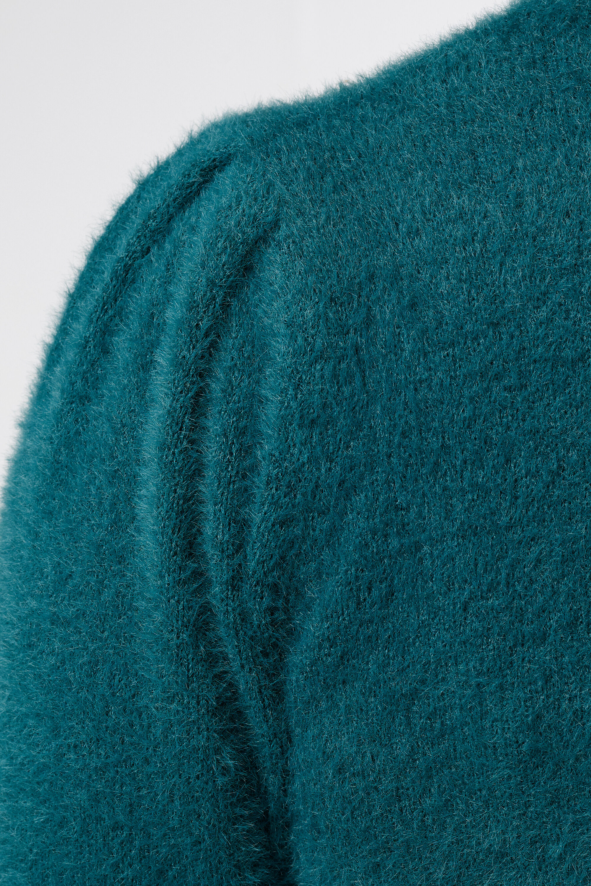 Gebreide trui van zachte garen image number 6