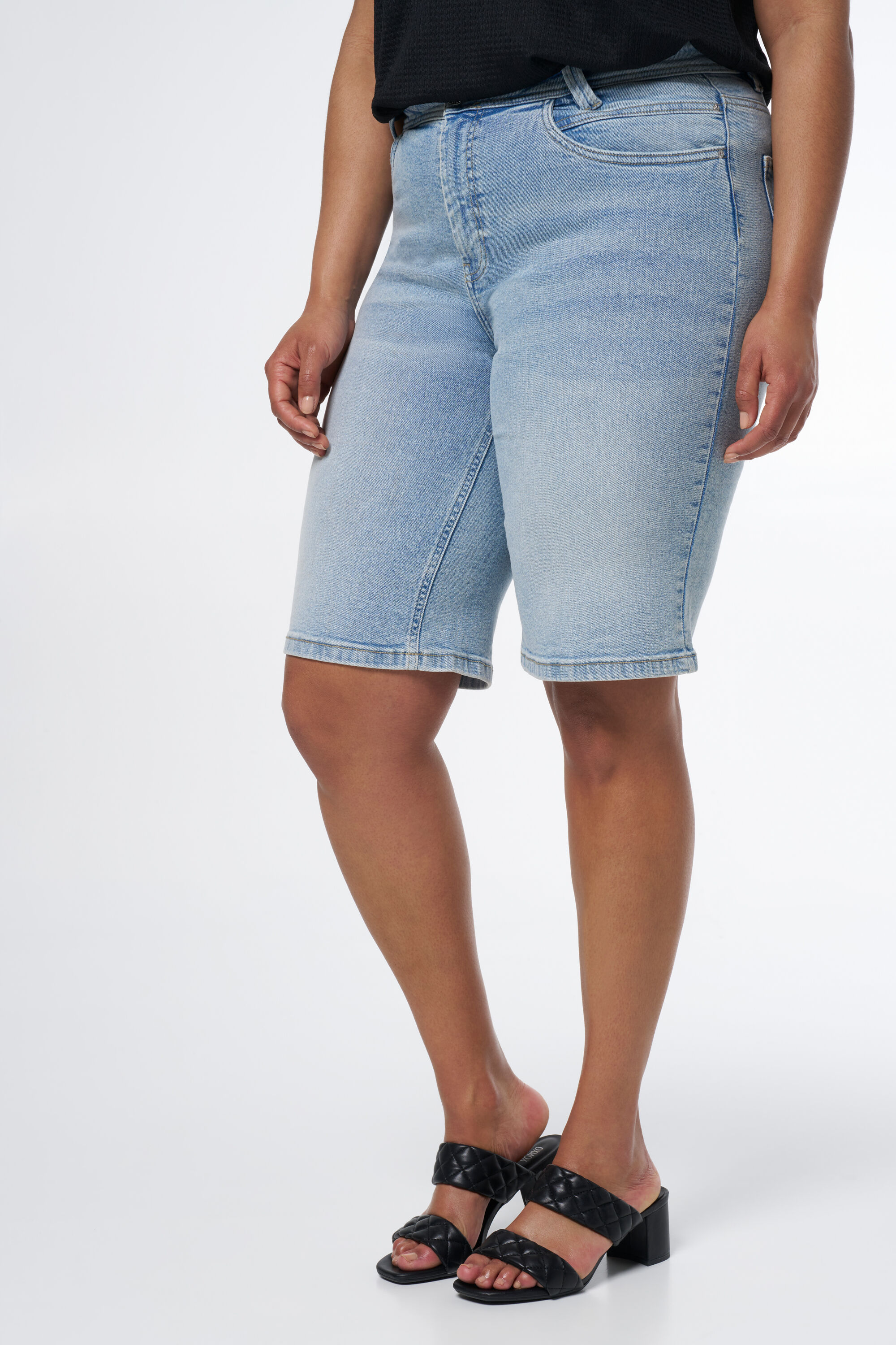 Denim short met langere pijpen image number 5