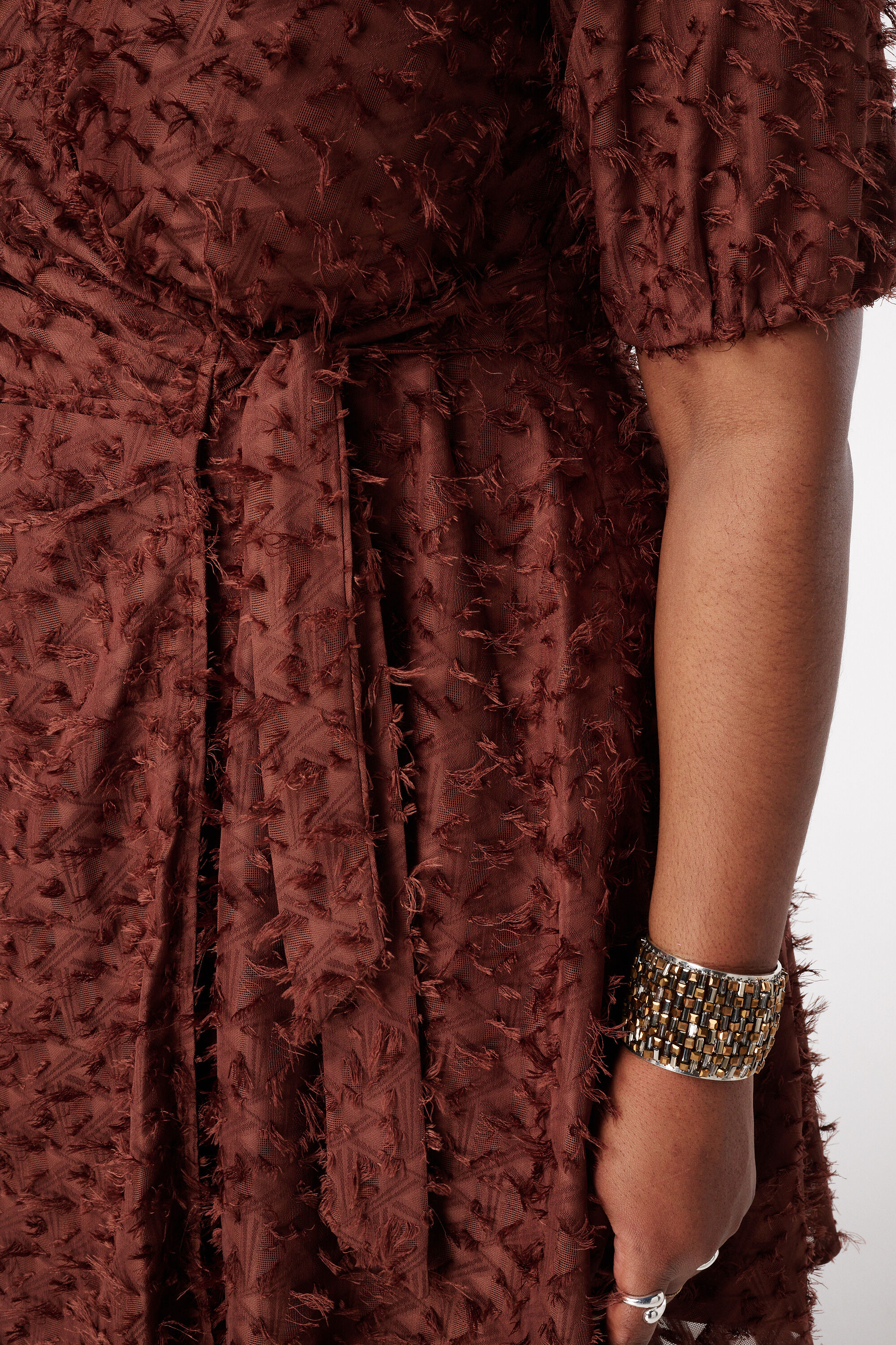 Robe &agrave; structure en dentelle avec effet portefeuille image number 6