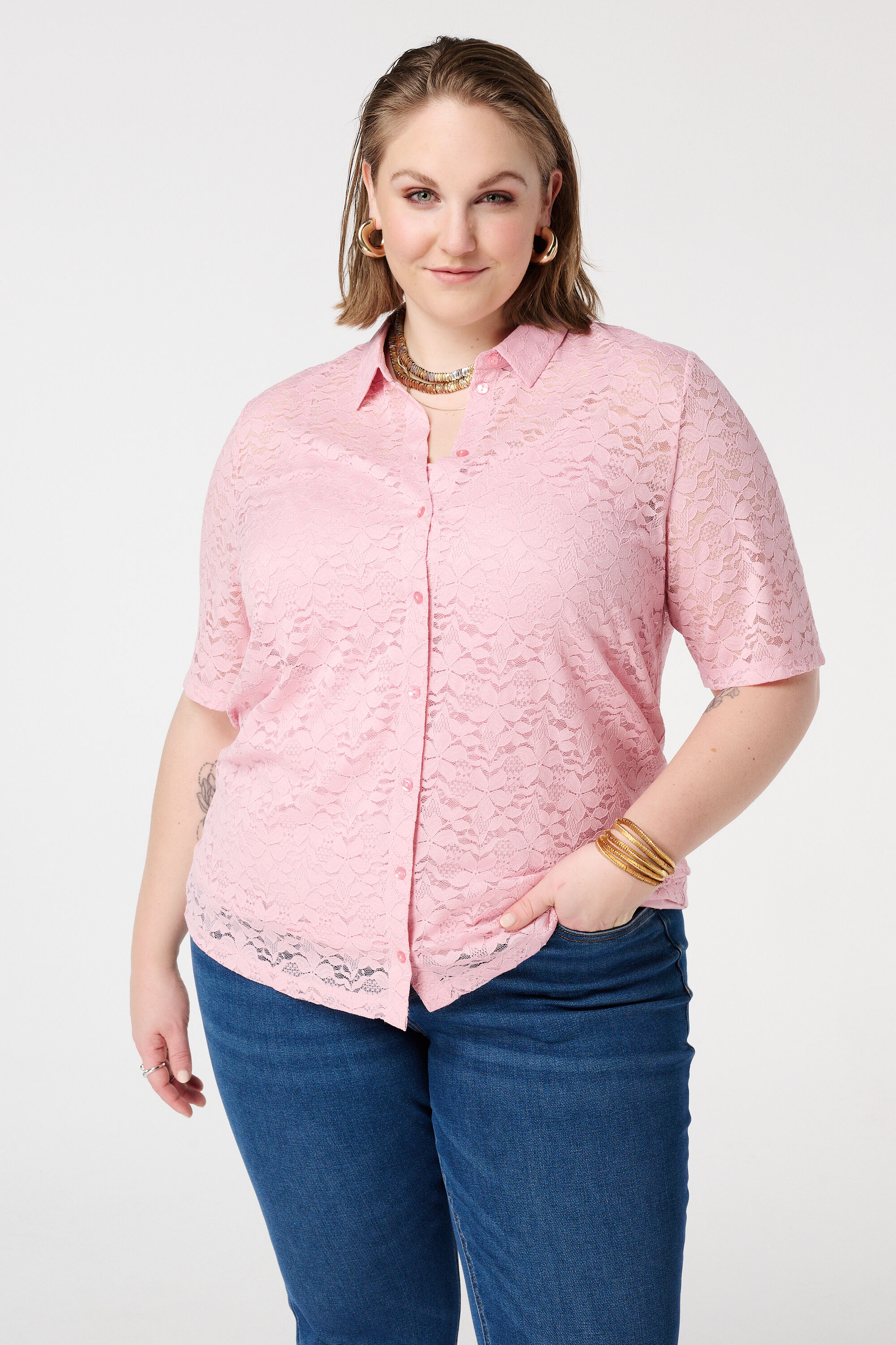 Top en dentelle &agrave; manches courtes