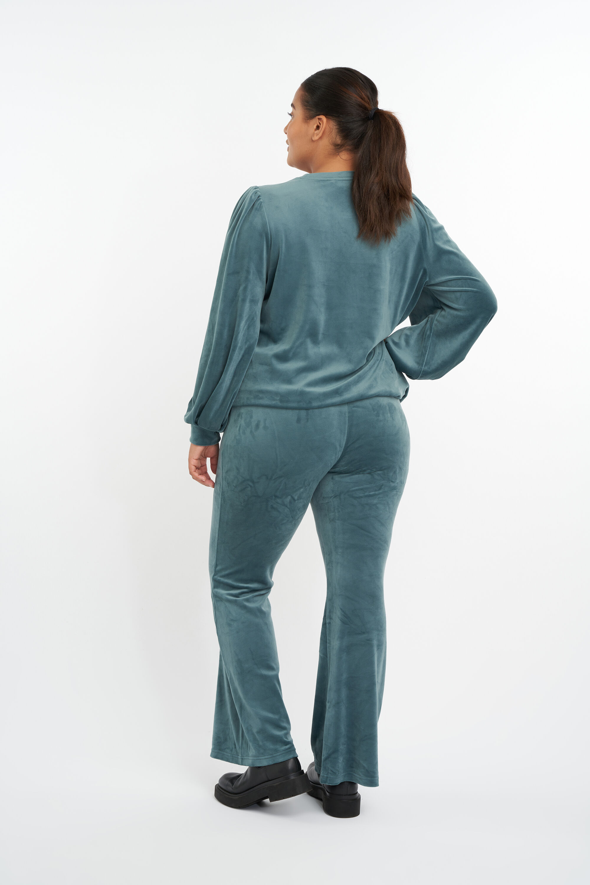 Velvet flared legging image number 3