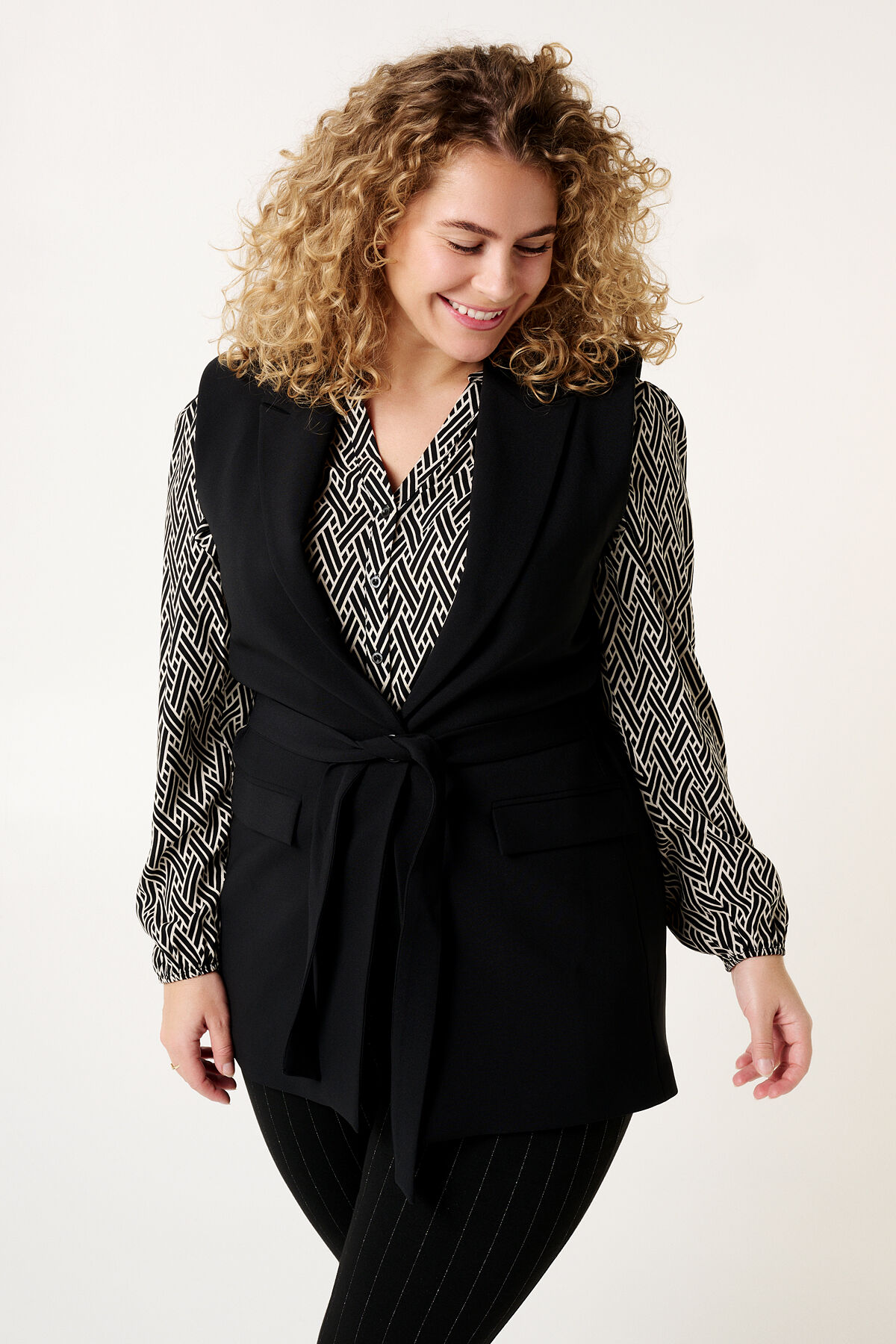 Gilet avec ceinture assortie image number 6